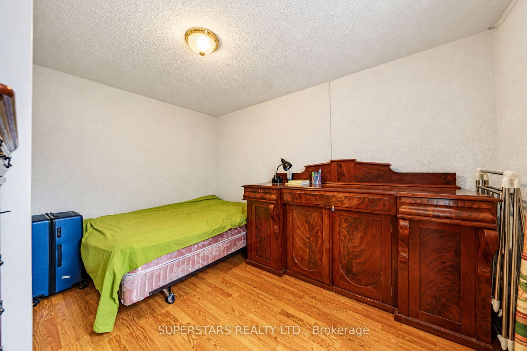 Photo 26 of 29 Jenny Wrenway, North York, Hillcrest Village — HOMEH