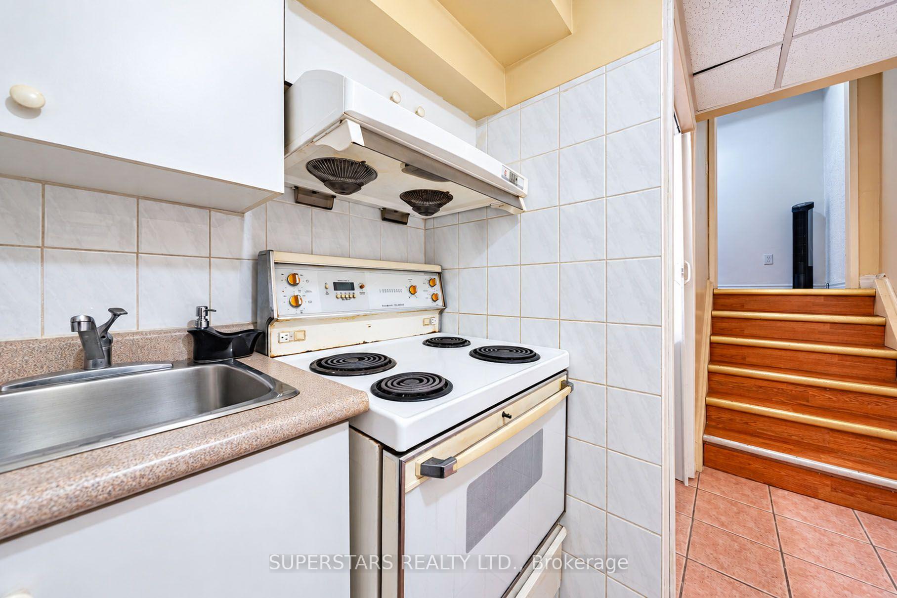 Photo 30 of 29 Jenny Wrenway, North York, Hillcrest Village — HOMEH