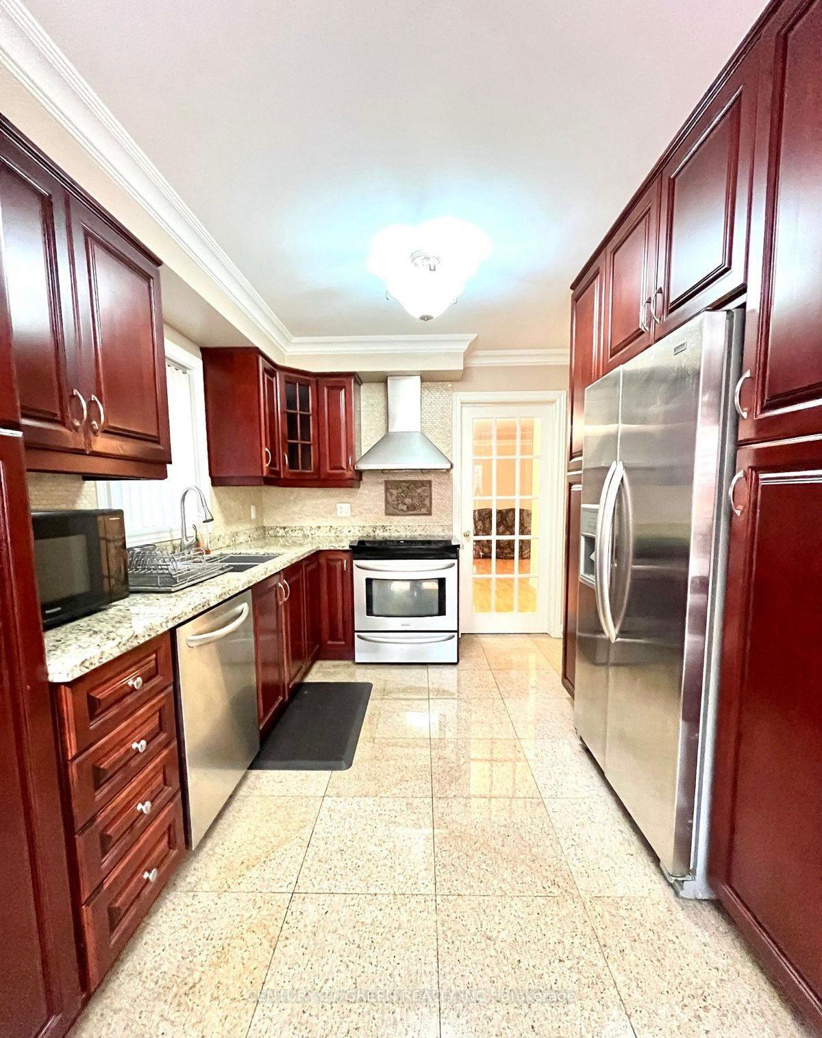 Photo 3 of 215 Kingknoll Drive, Brampton, Fletcher's Creek South — HOMEH