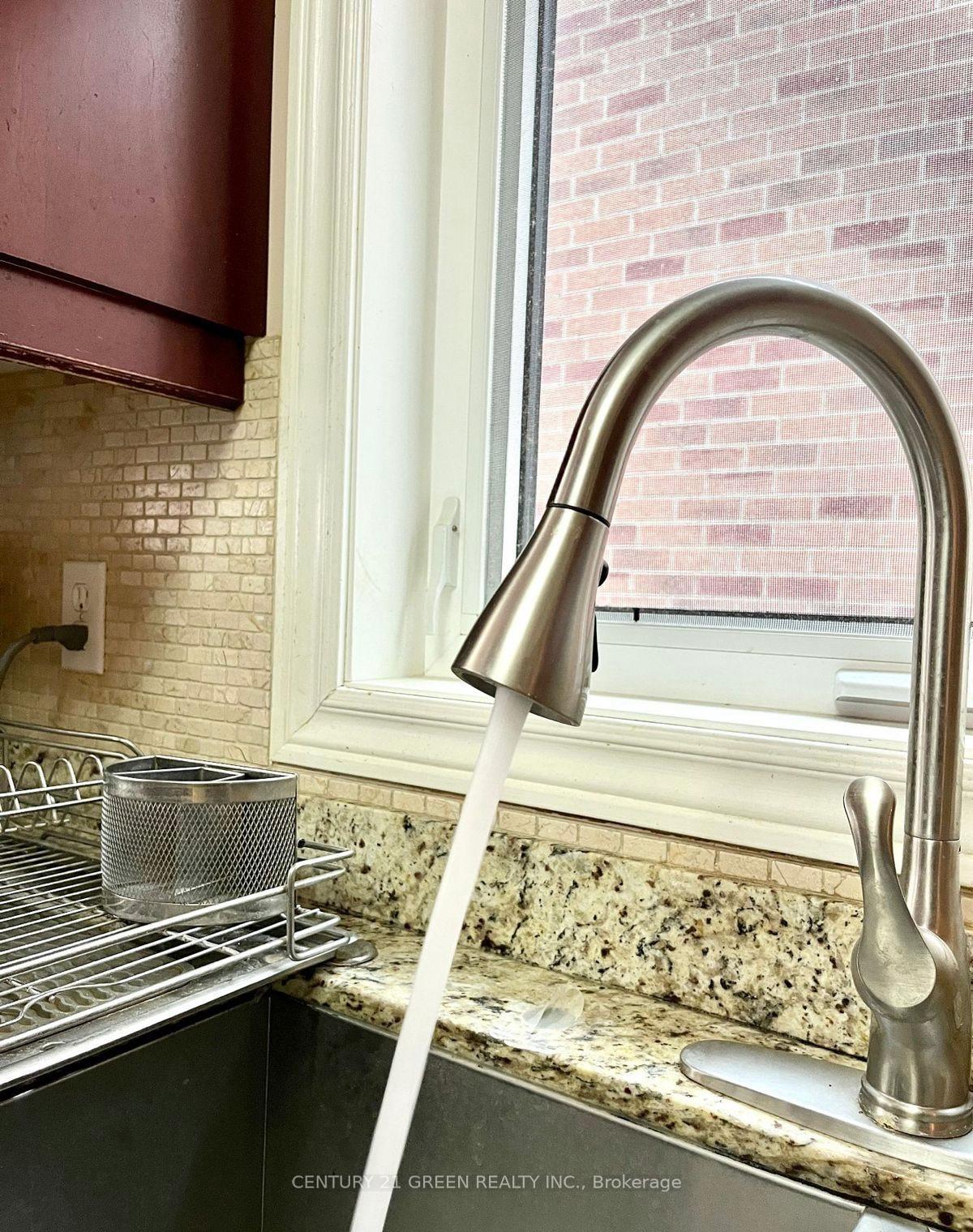 Photo 6 of 215 Kingknoll Drive, Brampton, Fletcher's Creek South — HOMEH