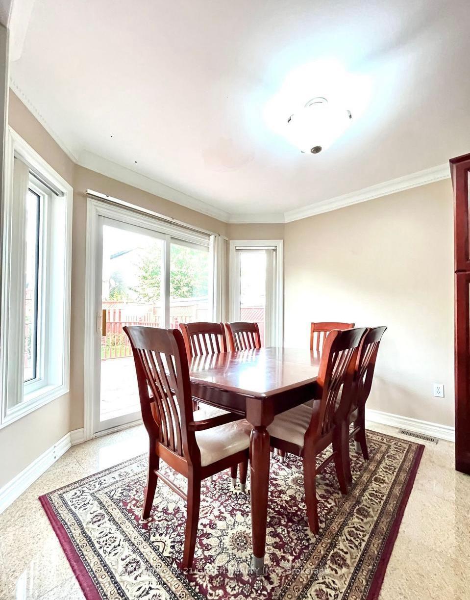 Photo 7 of 215 Kingknoll Drive, Brampton, Fletcher's Creek South — HOMEH