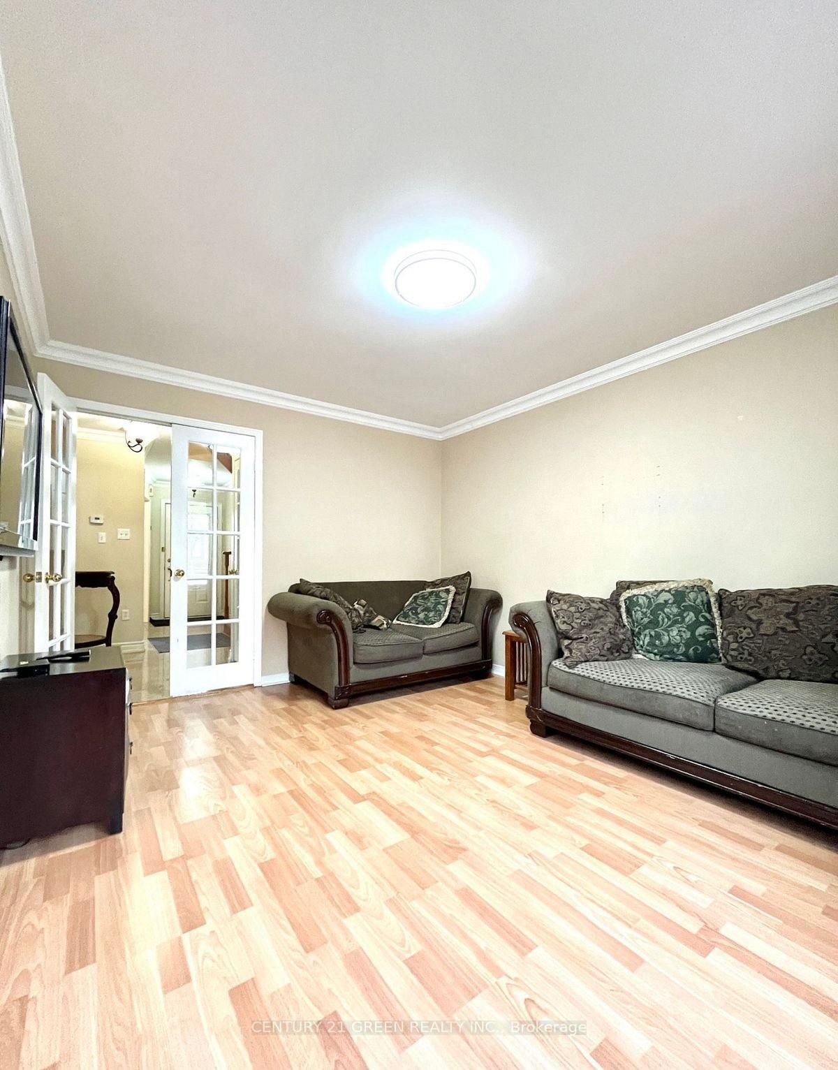 Photo 8 of 215 Kingknoll Drive, Brampton, Fletcher's Creek South — HOMEH