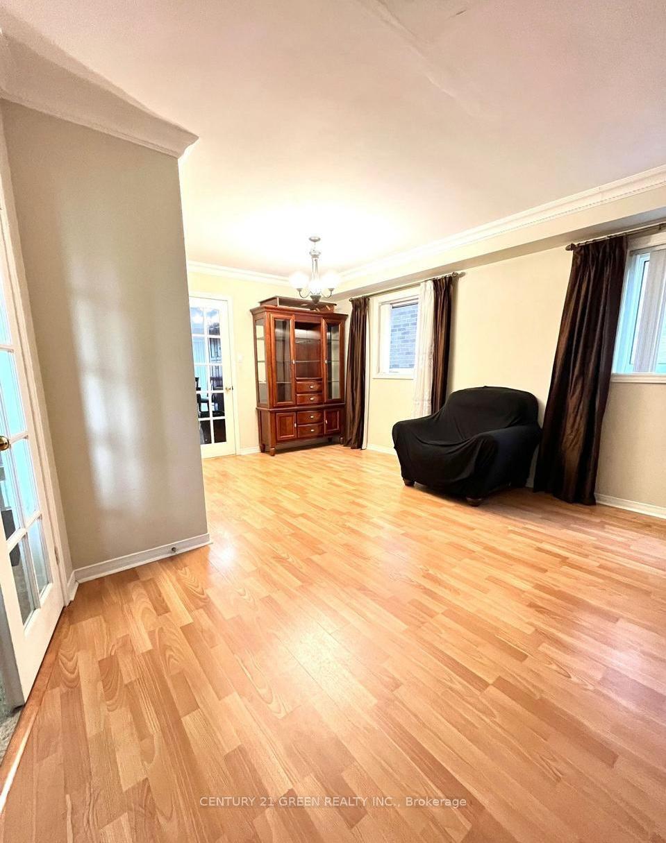 Photo 10 of 215 Kingknoll Drive, Brampton, Fletcher's Creek South — HOMEH
