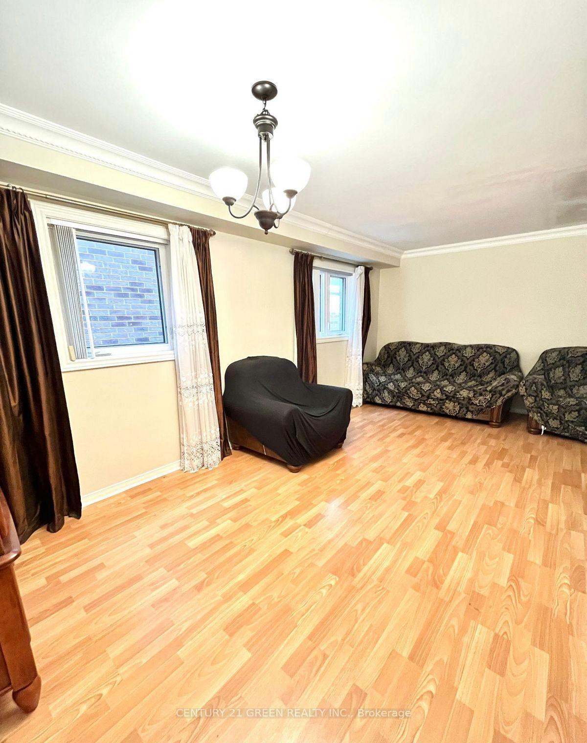 Photo 11 of 215 Kingknoll Drive, Brampton, Fletcher's Creek South — HOMEH
