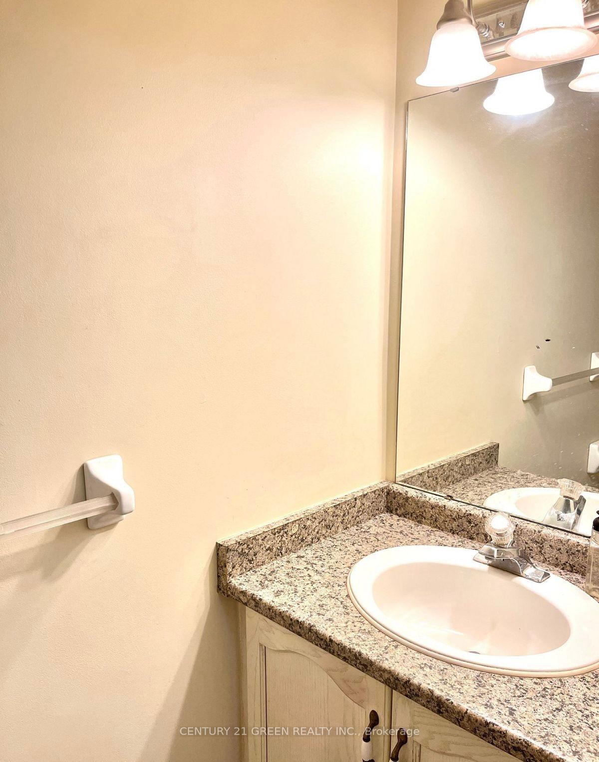 Photo 12 of 215 Kingknoll Drive, Brampton, Fletcher's Creek South — HOMEH