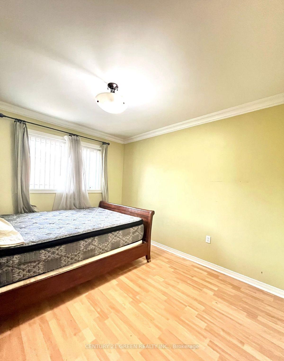 Photo 13 of 215 Kingknoll Drive, Brampton, Fletcher's Creek South — HOMEH
