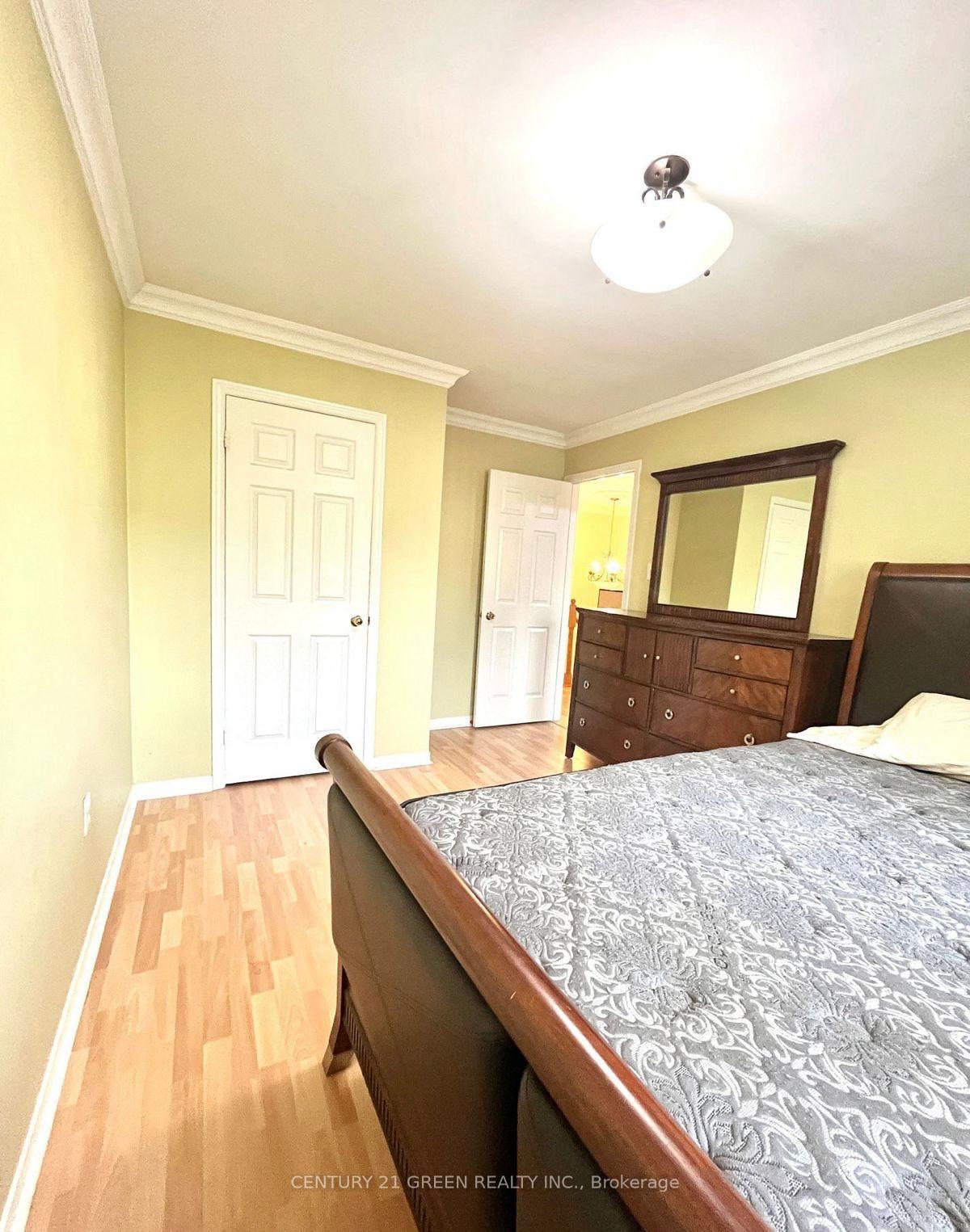 Photo 21 of 215 Kingknoll Drive, Brampton, Fletcher's Creek South — HOMEH