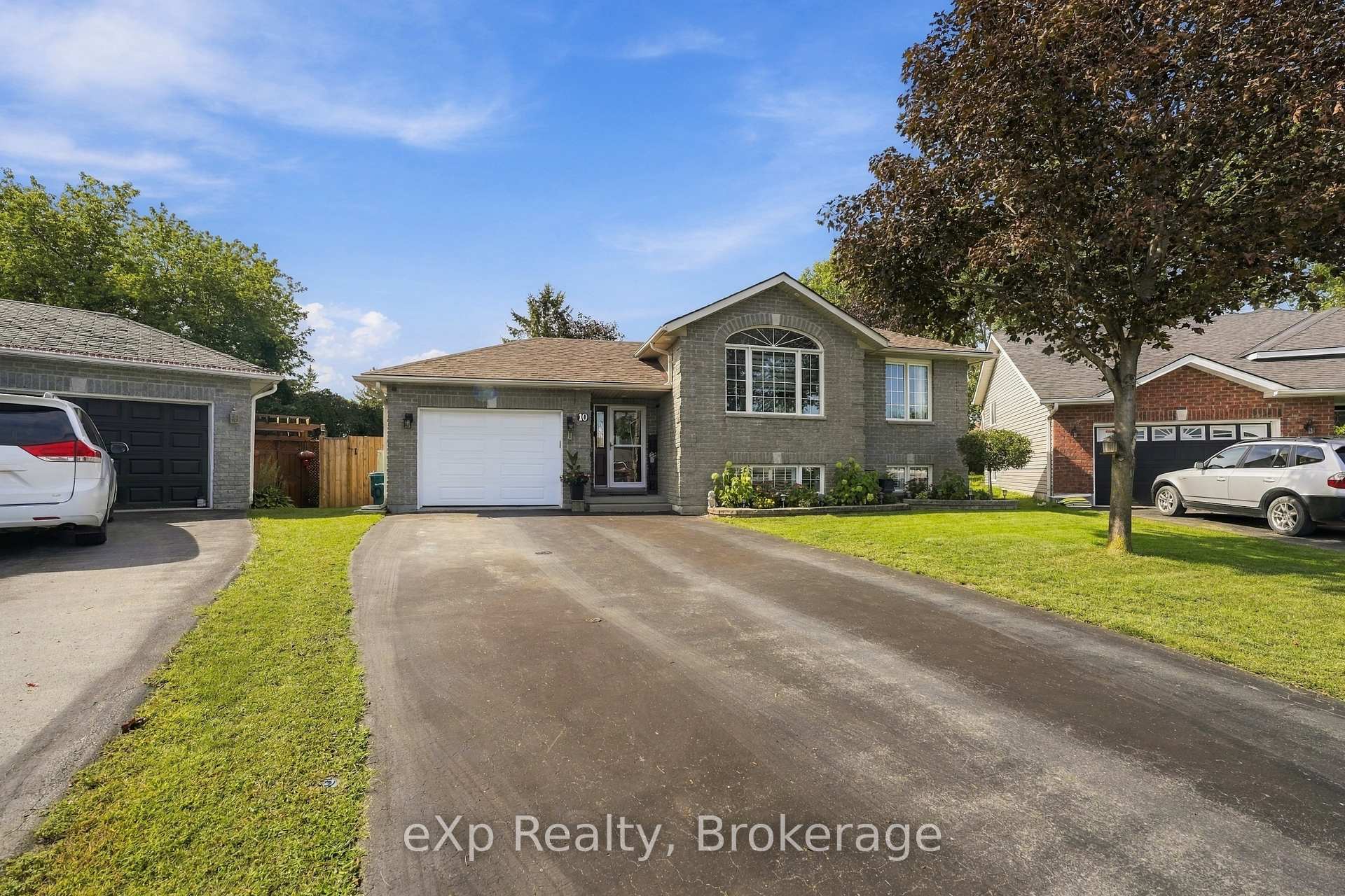 Photo 2 of 10 Christopher Court, Belleville, Belleville Ward — HOMEH
