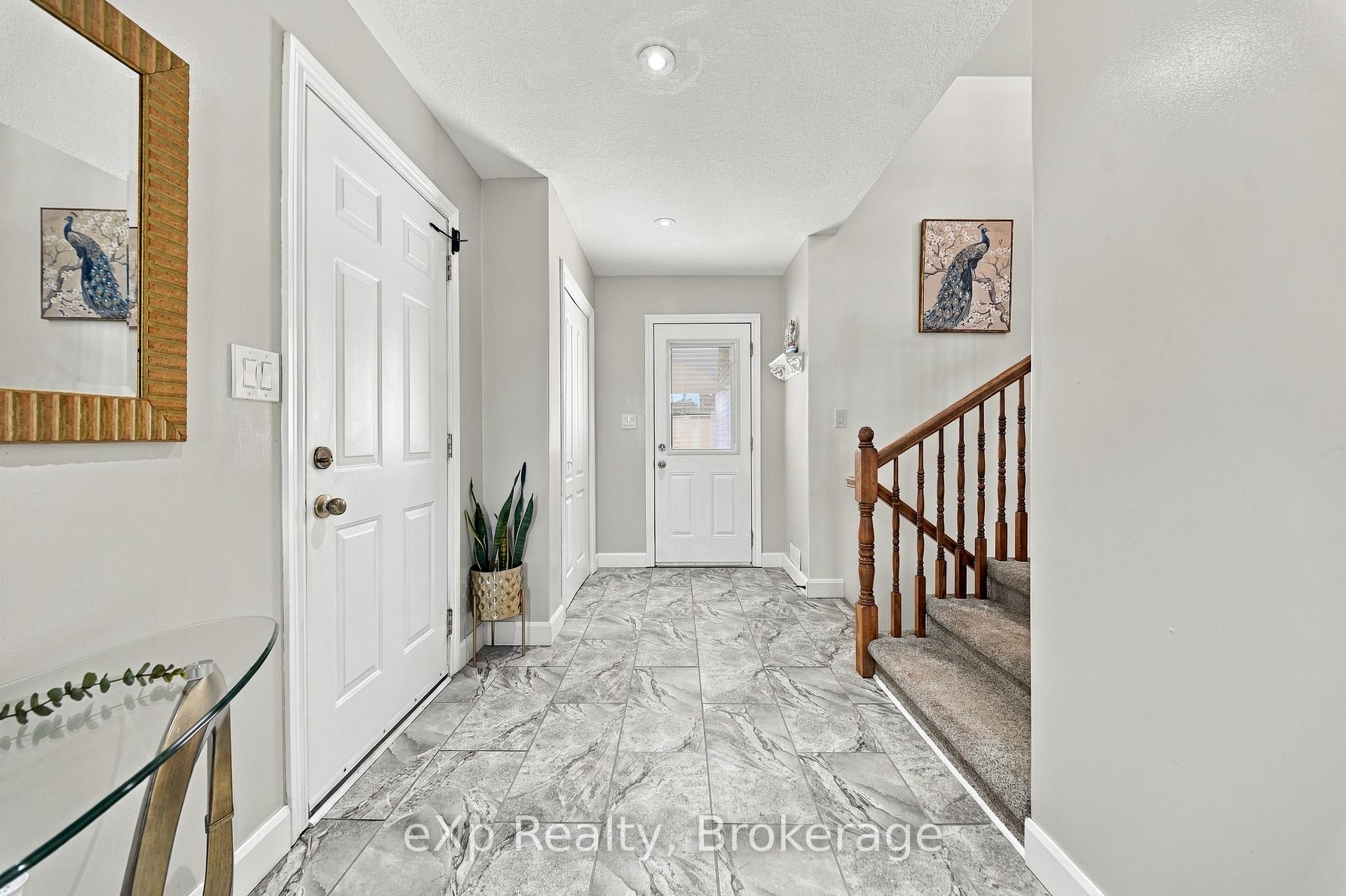 Photo 4 of 10 Christopher Court, Belleville, Belleville Ward — HOMEH