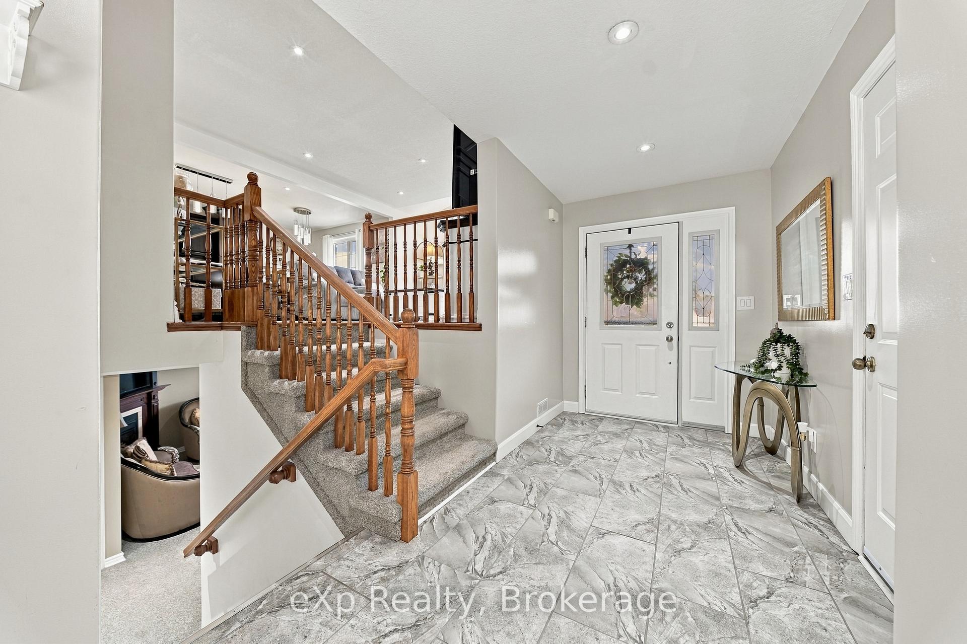 Photo 5 of 10 Christopher Court, Belleville, Belleville Ward — HOMEH