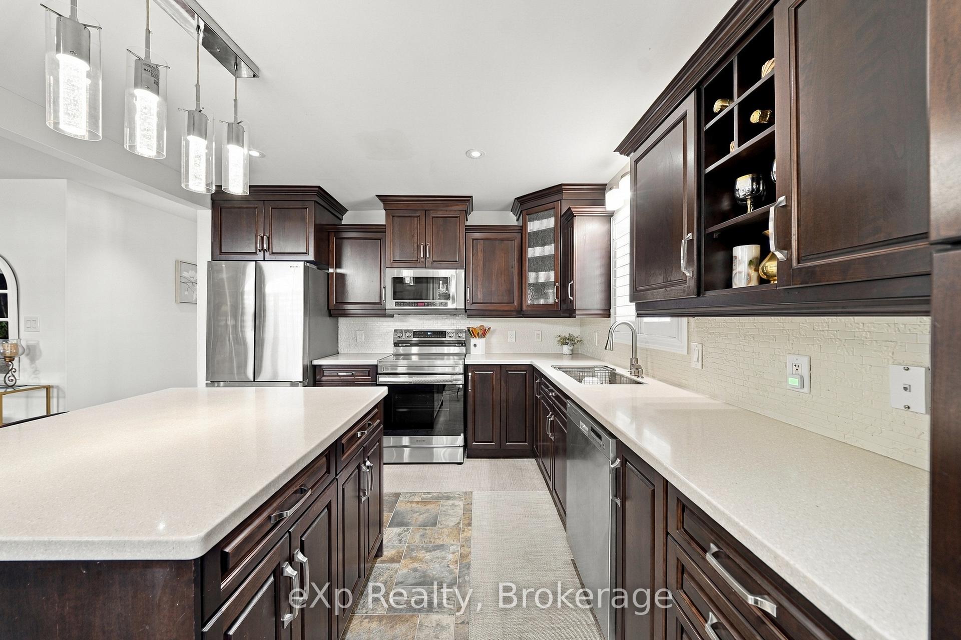 Photo 11 of 10 Christopher Court, Belleville, Belleville Ward — HOMEH