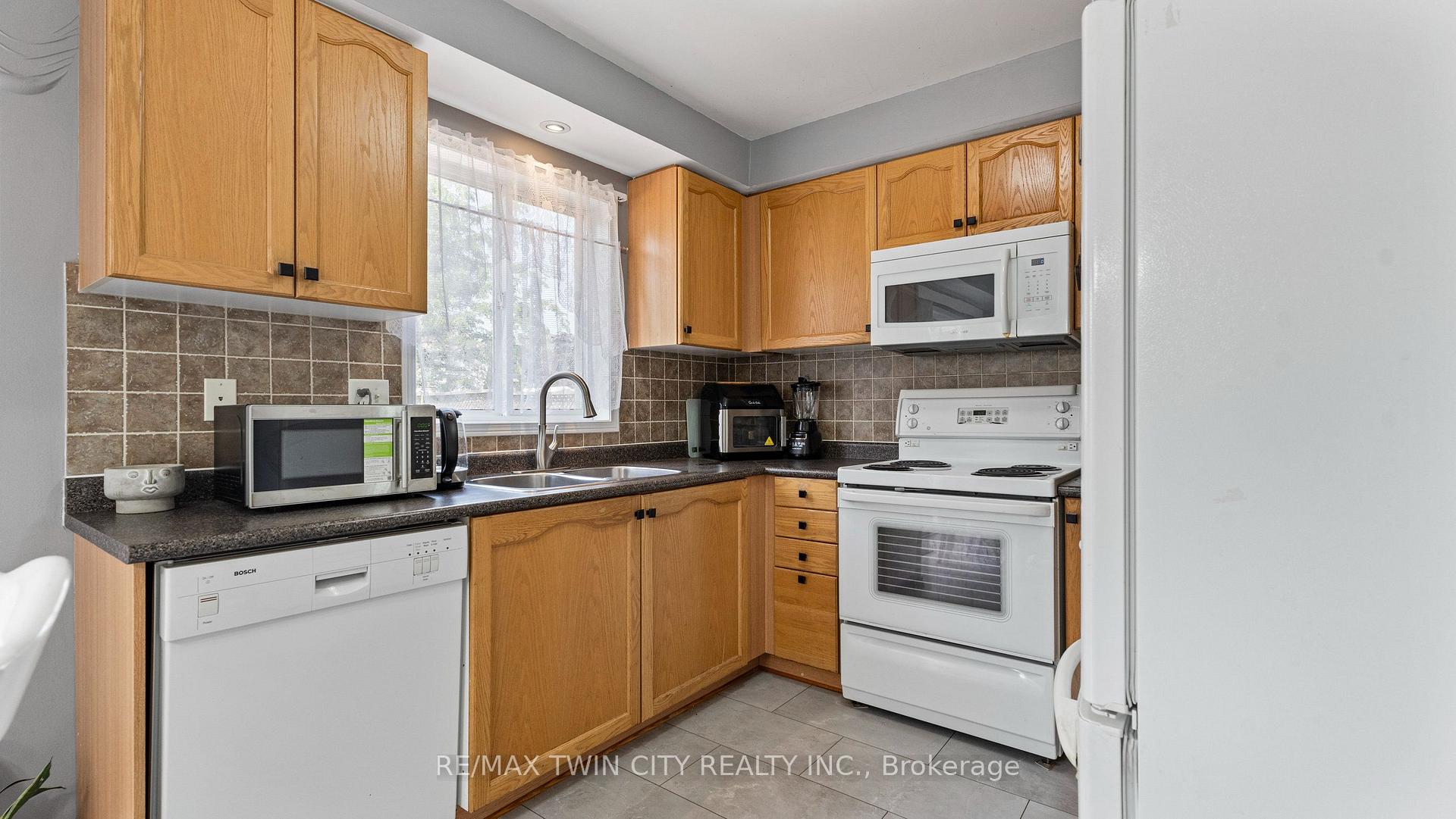 Photo 13 of 124 Osborn Avenue, Brantford, Empire — HOMEH