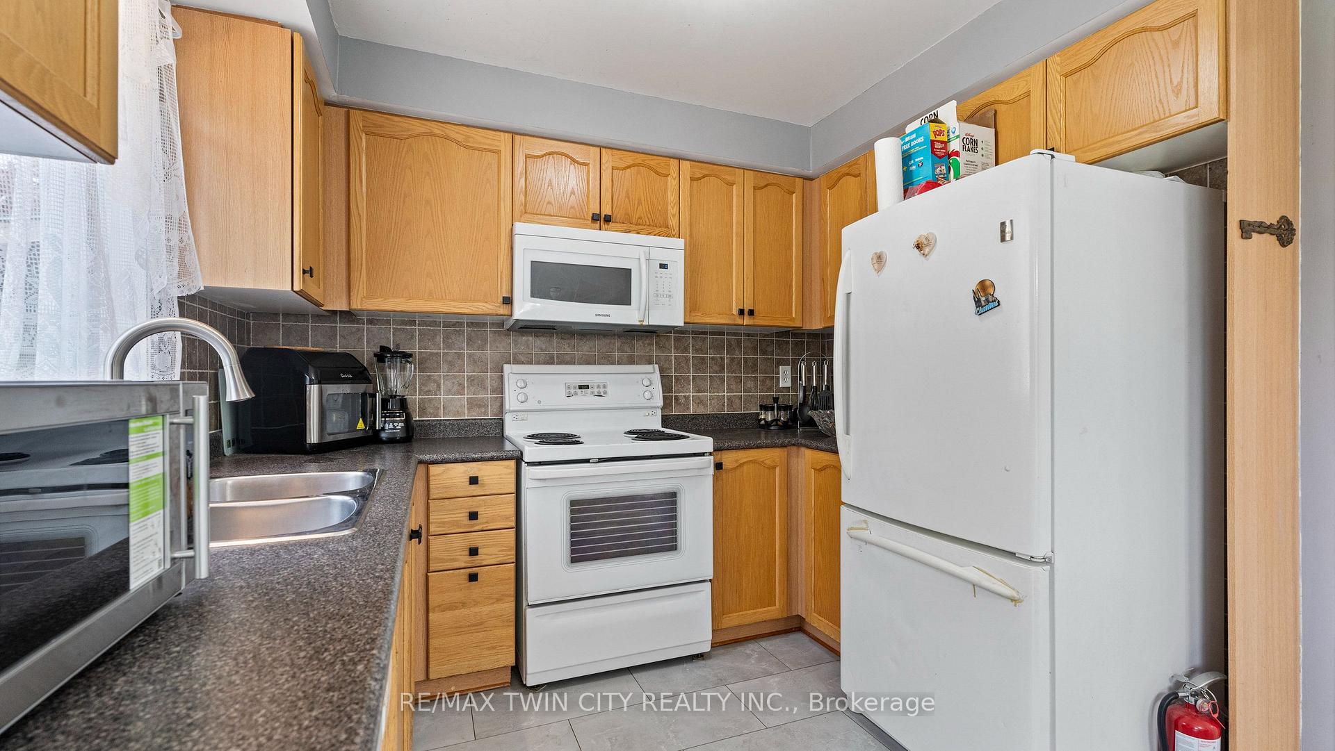 Photo 14 of 124 Osborn Avenue, Brantford, Empire — HOMEH