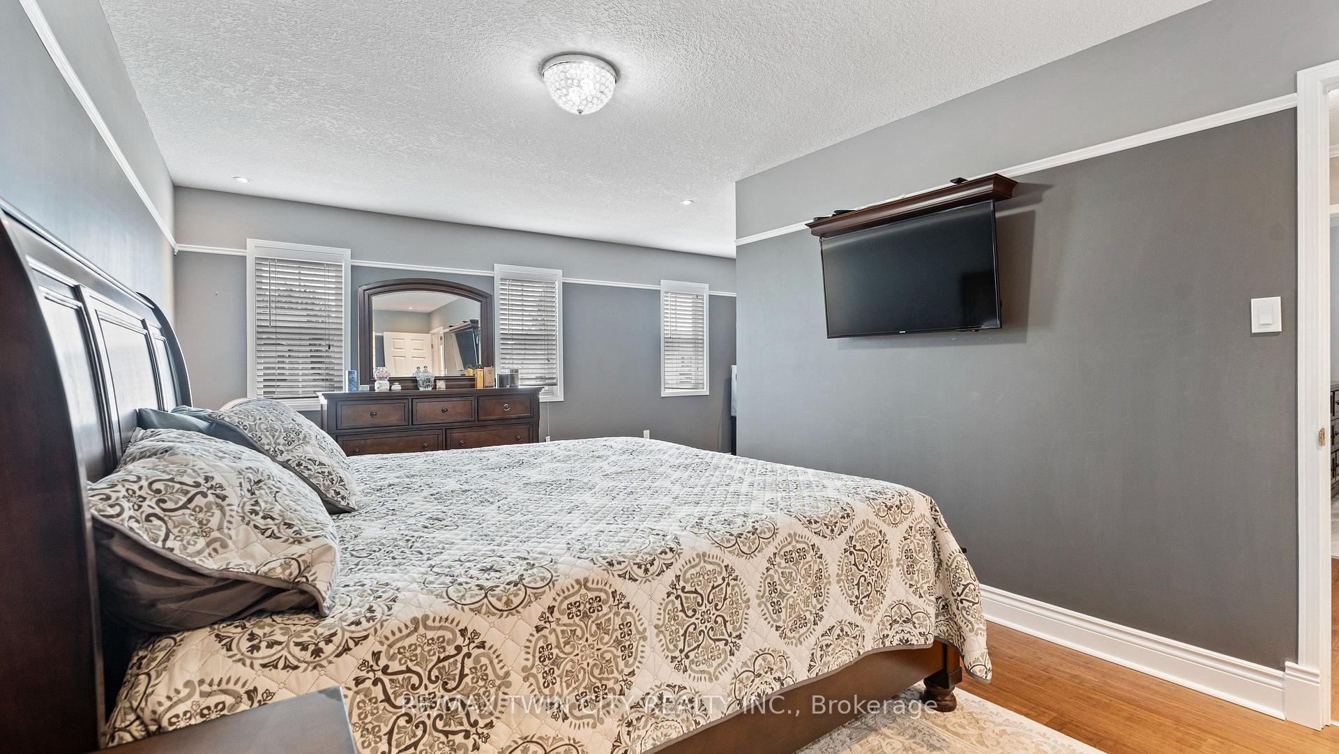 Photo 22 of 124 Osborn Avenue, Brantford, Empire — HOMEH