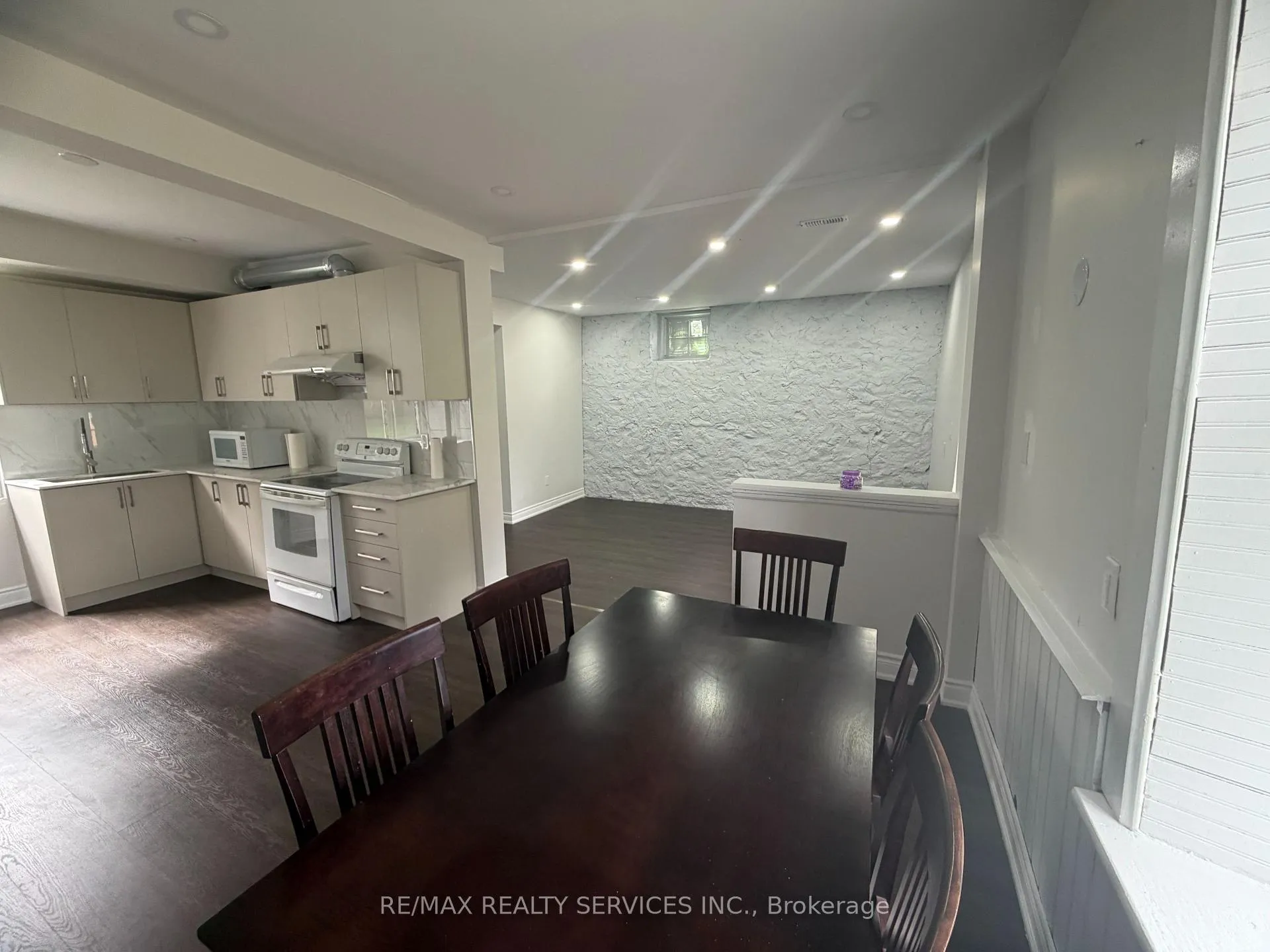 Photo 6 of Unit Unit B, 8918 Wellington 124 Road, Erin, Rural Erin — HOMEH