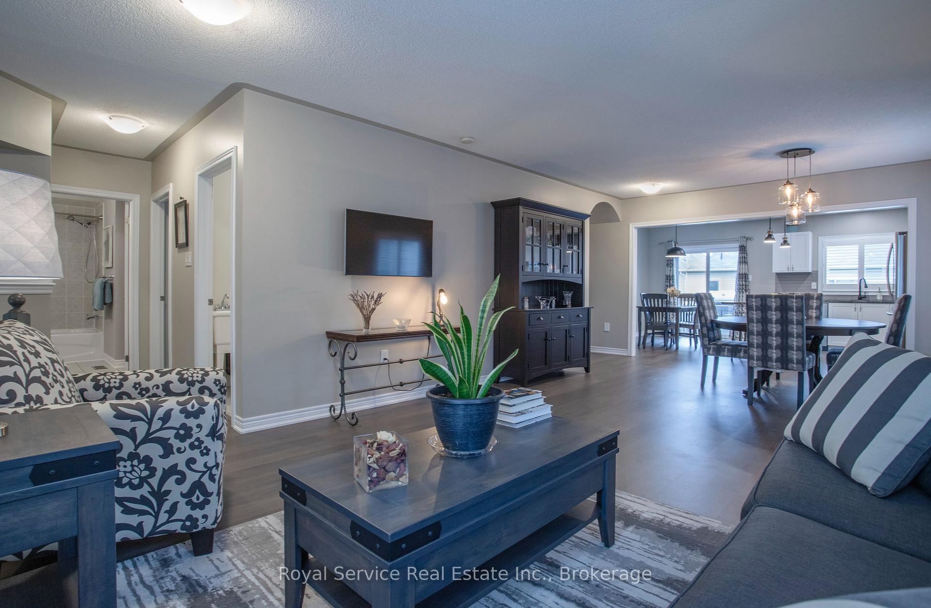 Photo 4 of 20 Grainger Crescent, Port Hope — HOMEH
