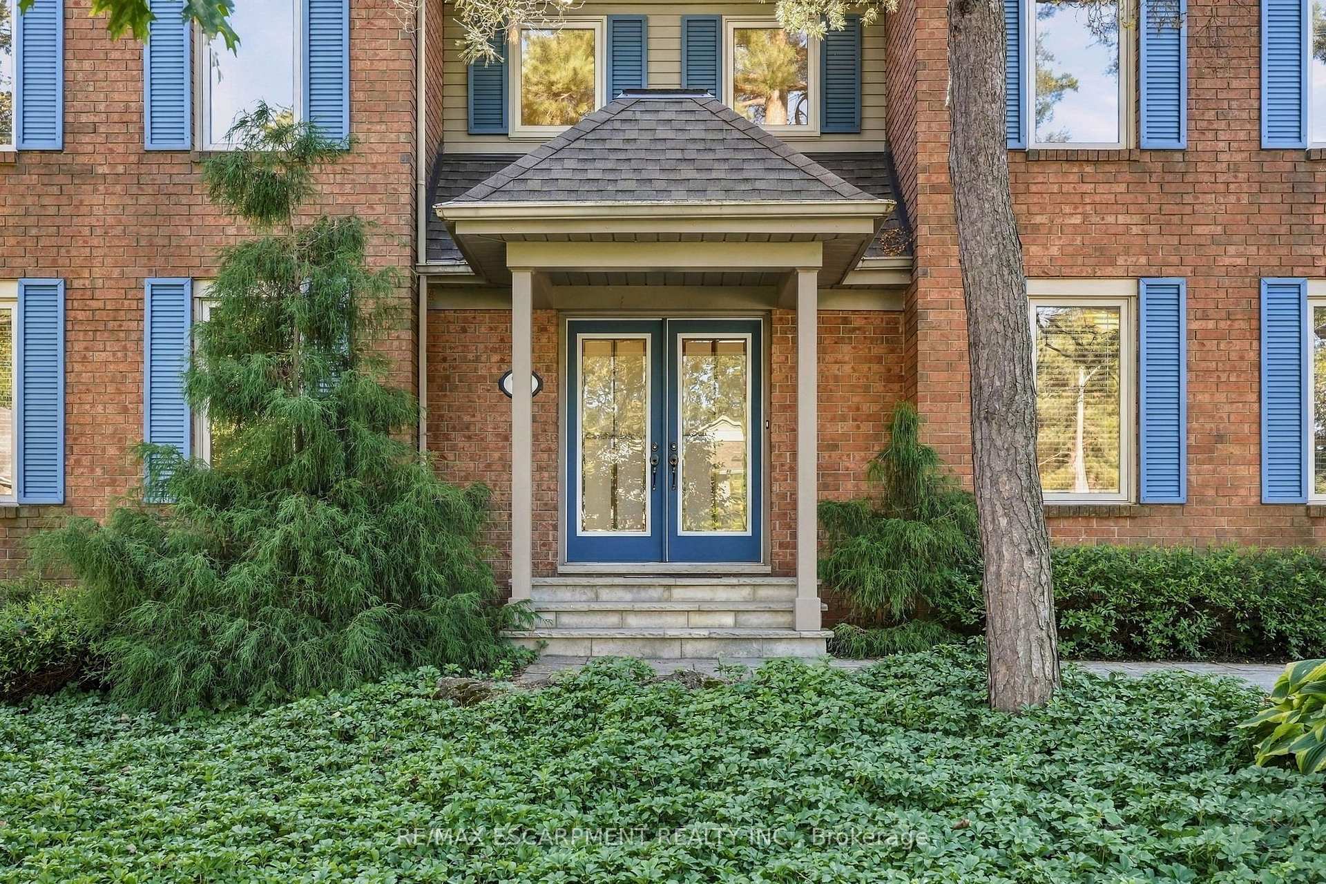 Photo 3 of 77 Flanders Drive, Hamilton, Waterdown — HOMEH