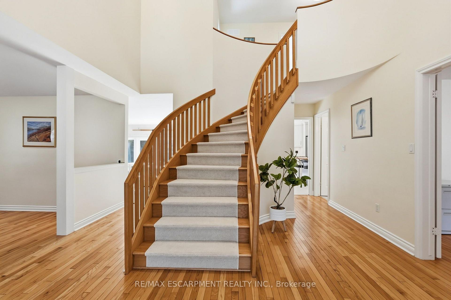 Photo 4 of 77 Flanders Drive, Hamilton, Waterdown — HOMEH