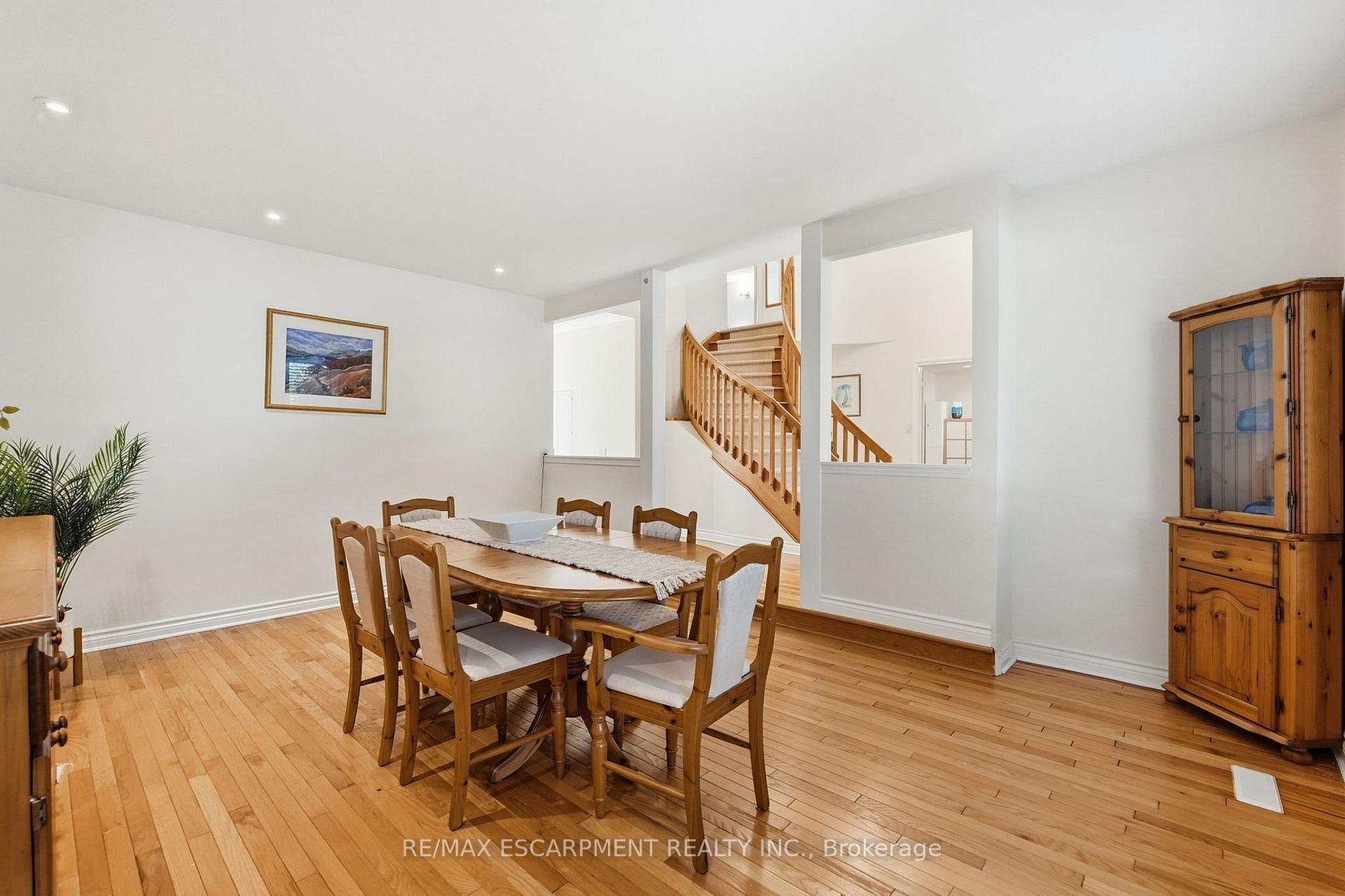 Photo 5 of 77 Flanders Drive, Hamilton, Waterdown — HOMEH