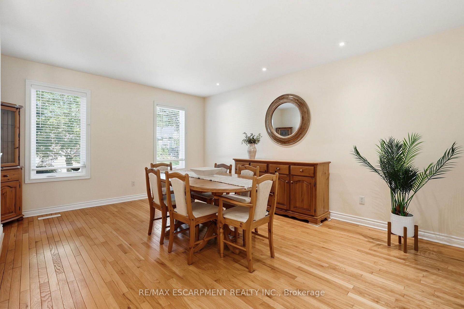 Photo 6 of 77 Flanders Drive, Hamilton, Waterdown — HOMEH