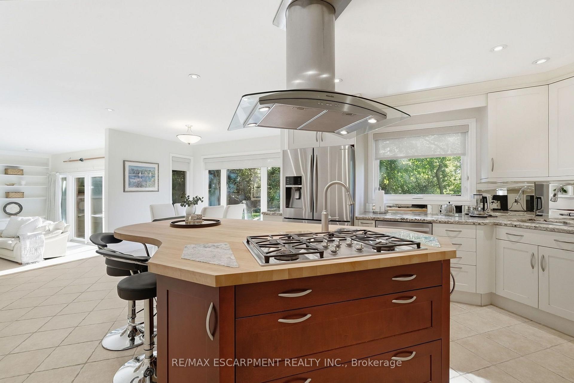 Photo 10 of 77 Flanders Drive, Hamilton, Waterdown — HOMEH
