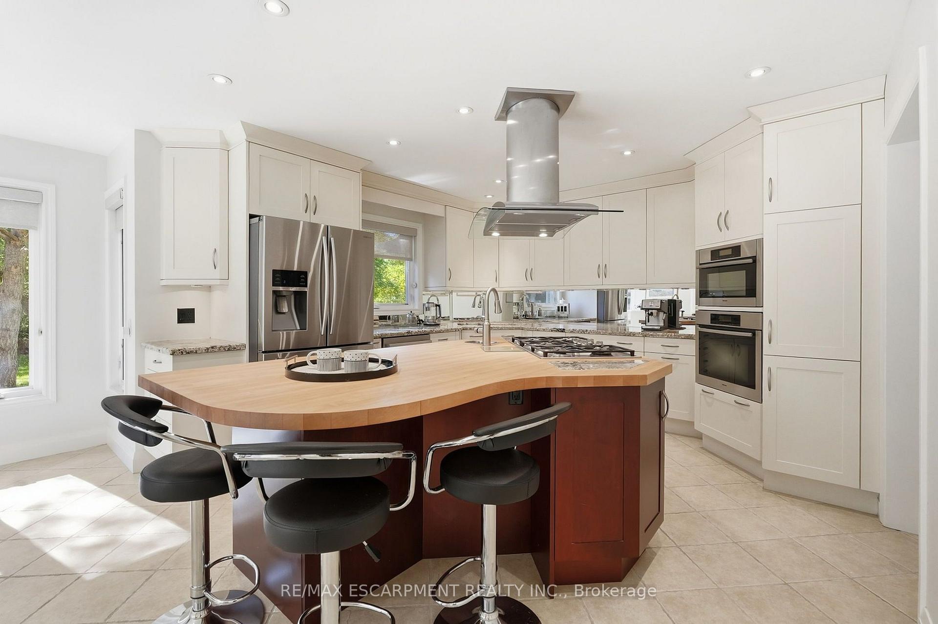 Photo 12 of 77 Flanders Drive, Hamilton, Waterdown — HOMEH