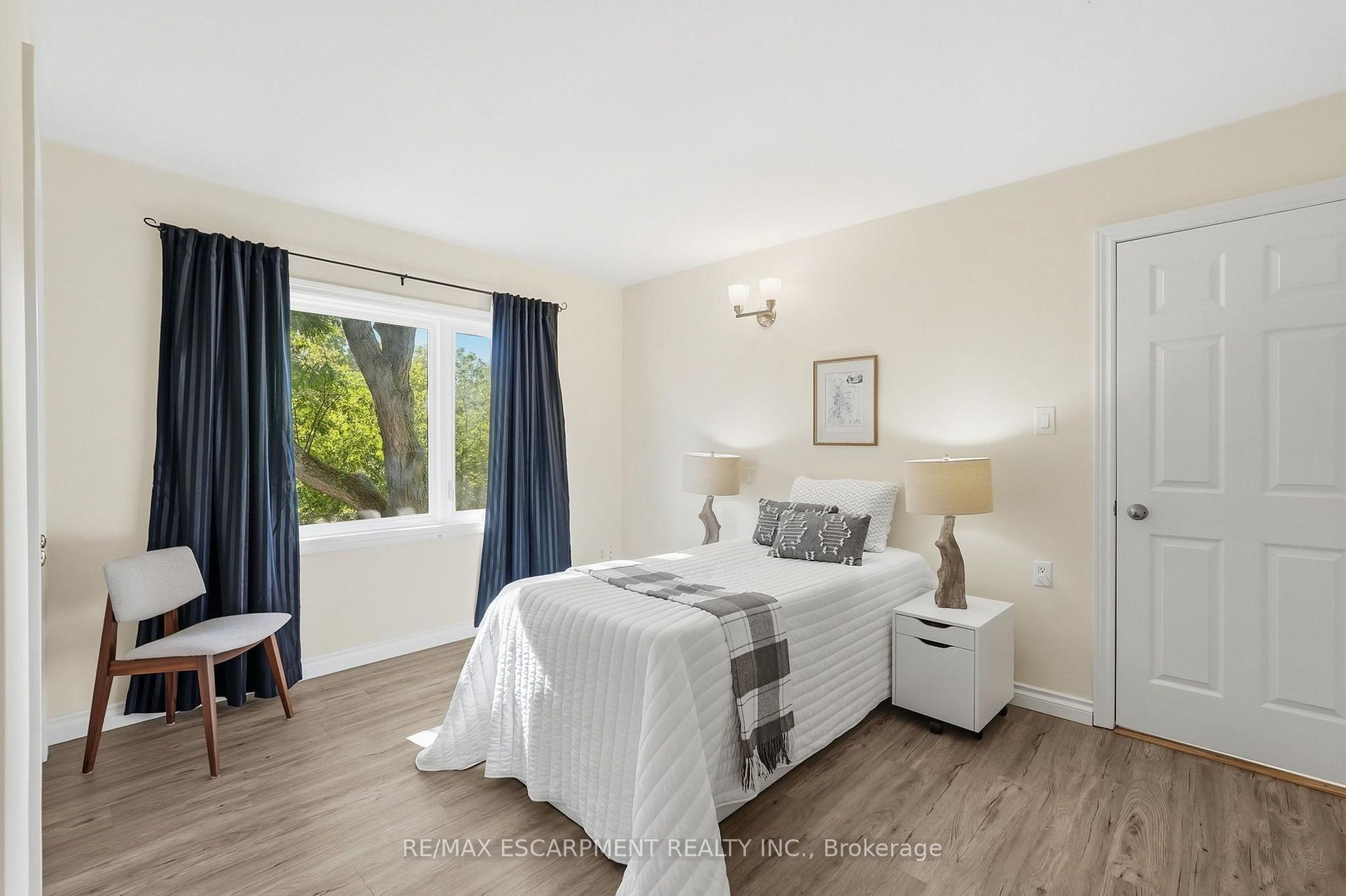 Photo 21 of 77 Flanders Drive, Hamilton, Waterdown — HOMEH
