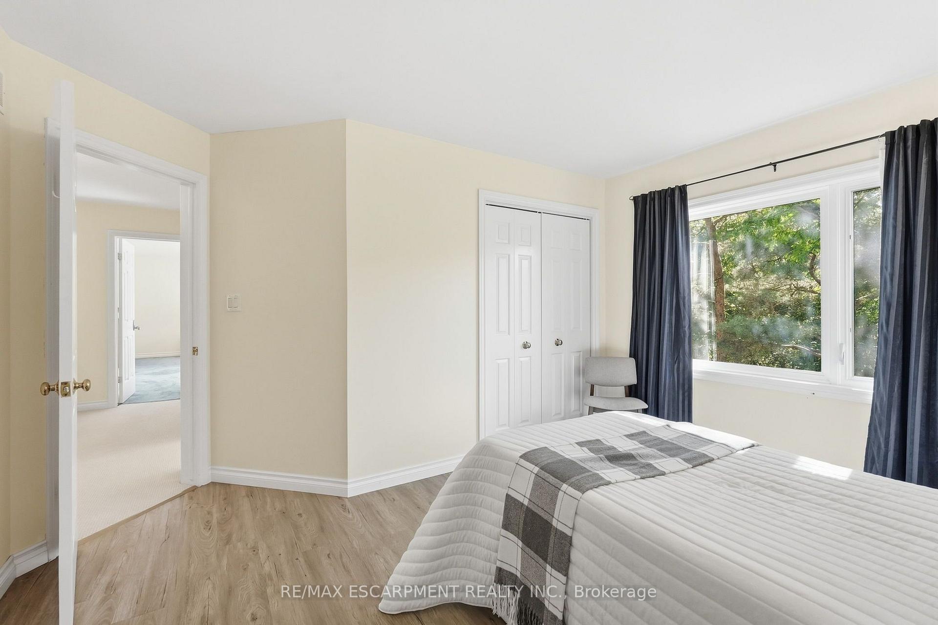 Photo 22 of 77 Flanders Drive, Hamilton, Waterdown — HOMEH