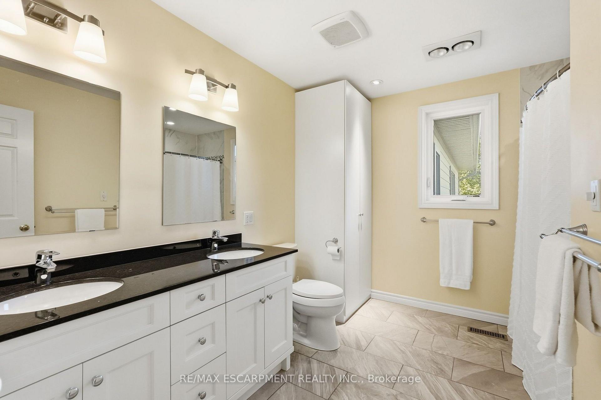 Photo 23 of 77 Flanders Drive, Hamilton, Waterdown — HOMEH