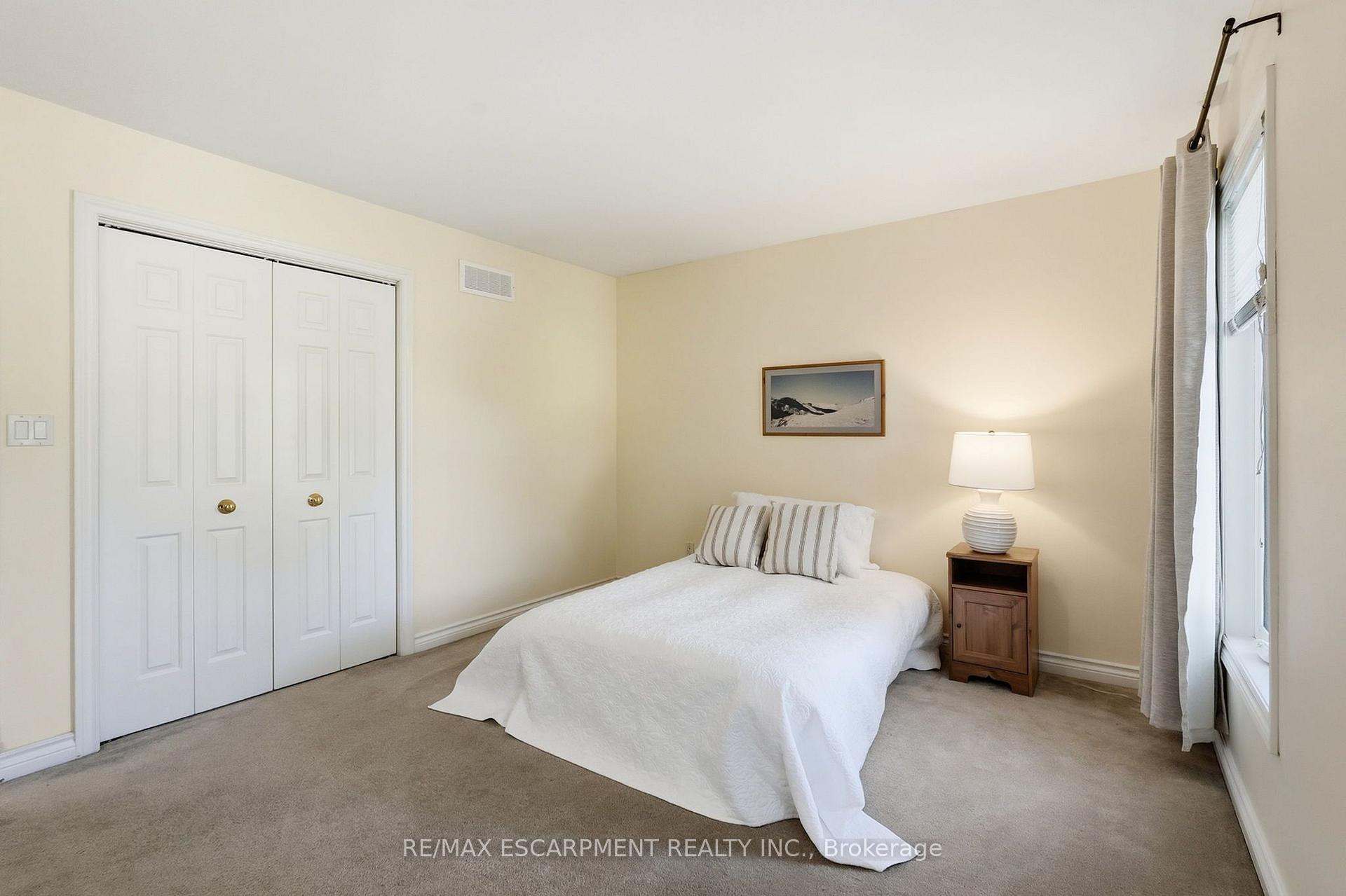 Photo 25 of 77 Flanders Drive, Hamilton, Waterdown — HOMEH
