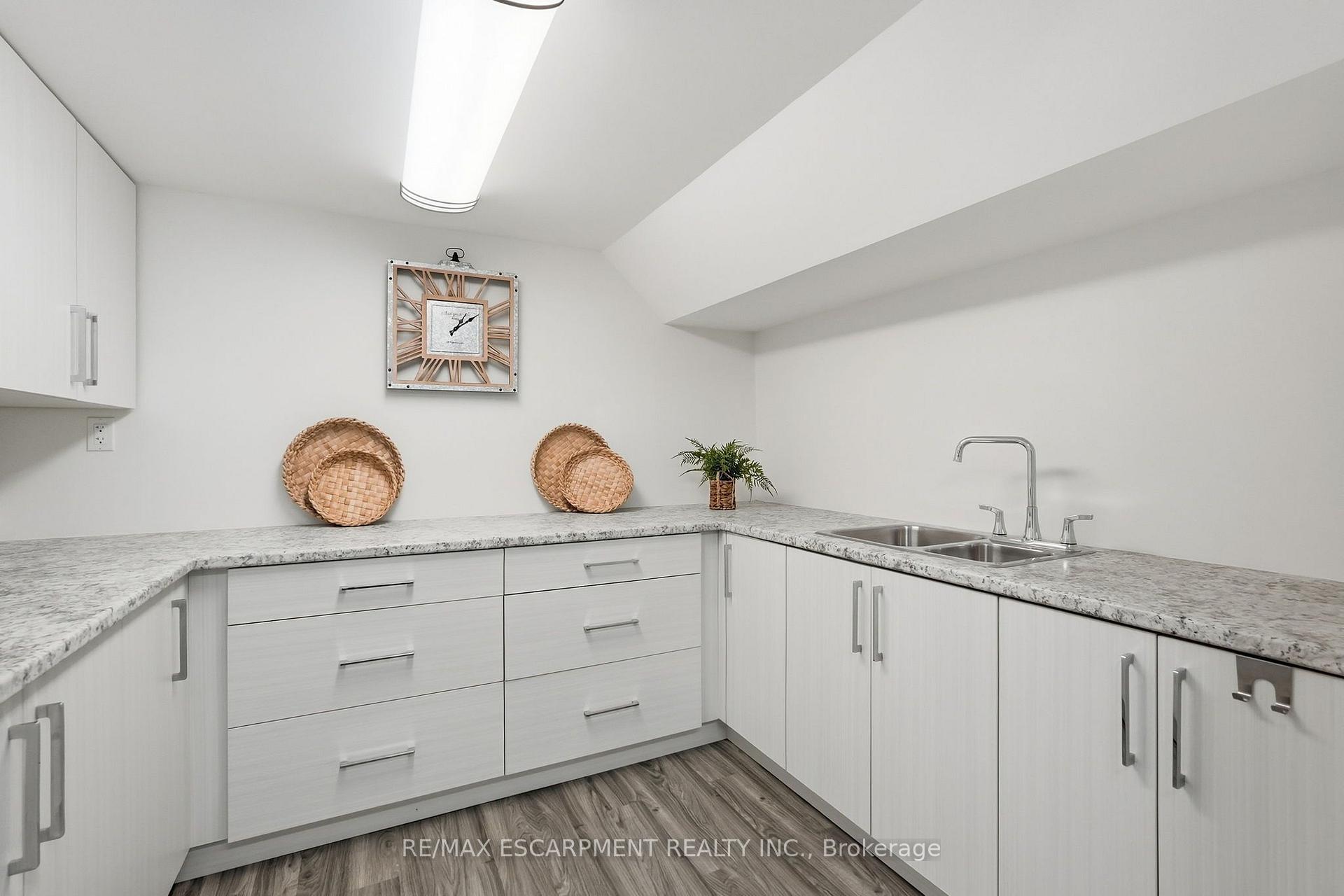 Photo 31 of 77 Flanders Drive, Hamilton, Waterdown — HOMEH