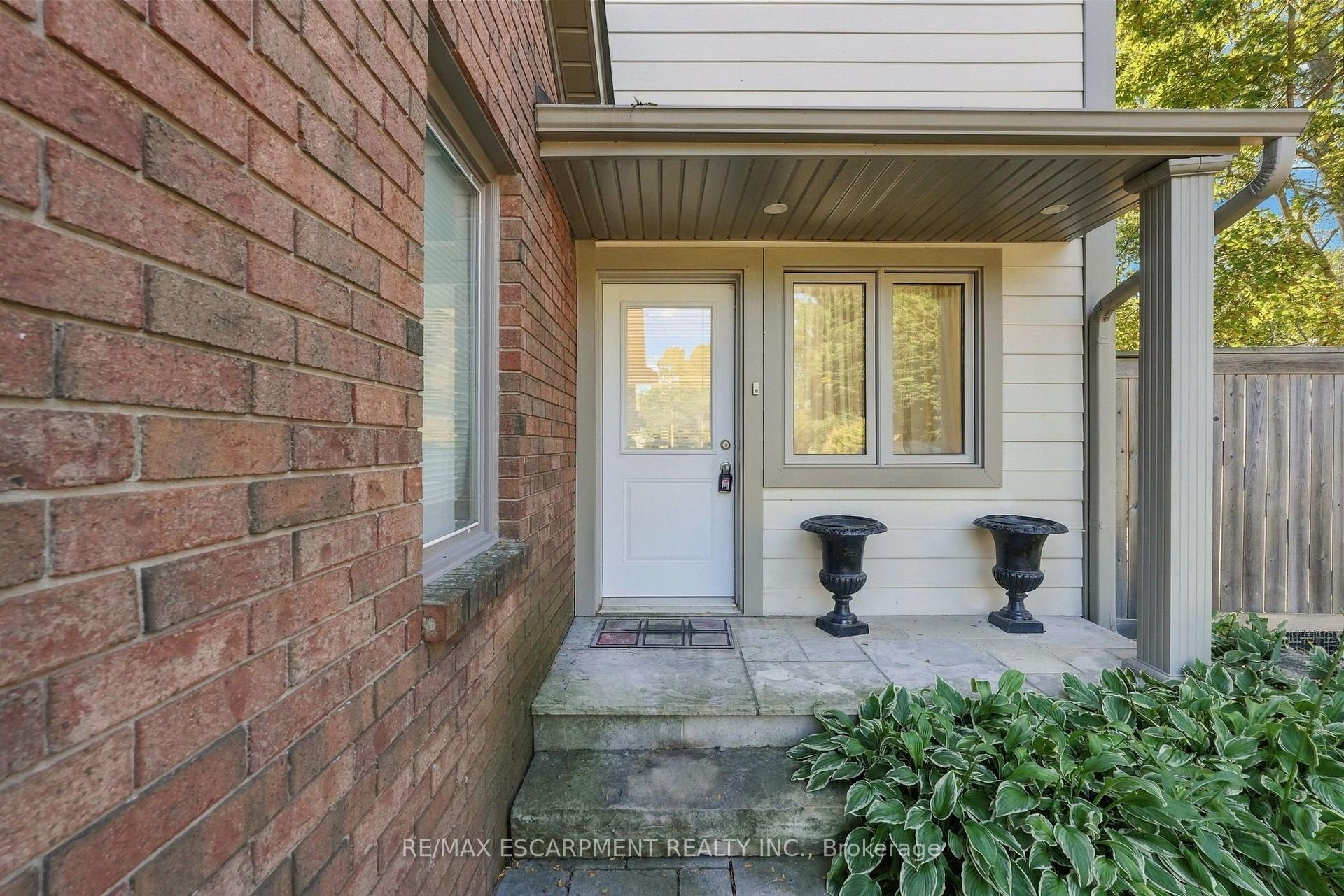 Photo 33 of 77 Flanders Drive, Hamilton, Waterdown — HOMEH