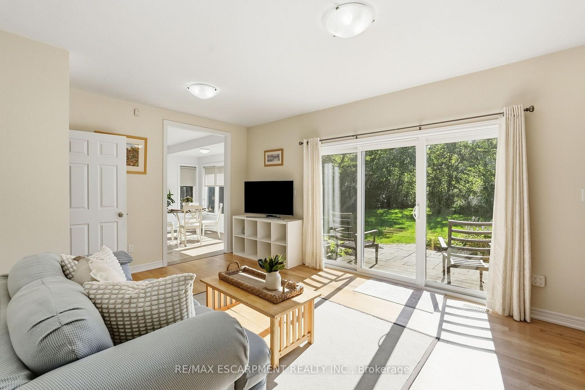 Photo 35 of 77 Flanders Drive, Hamilton, Waterdown — HOMEH