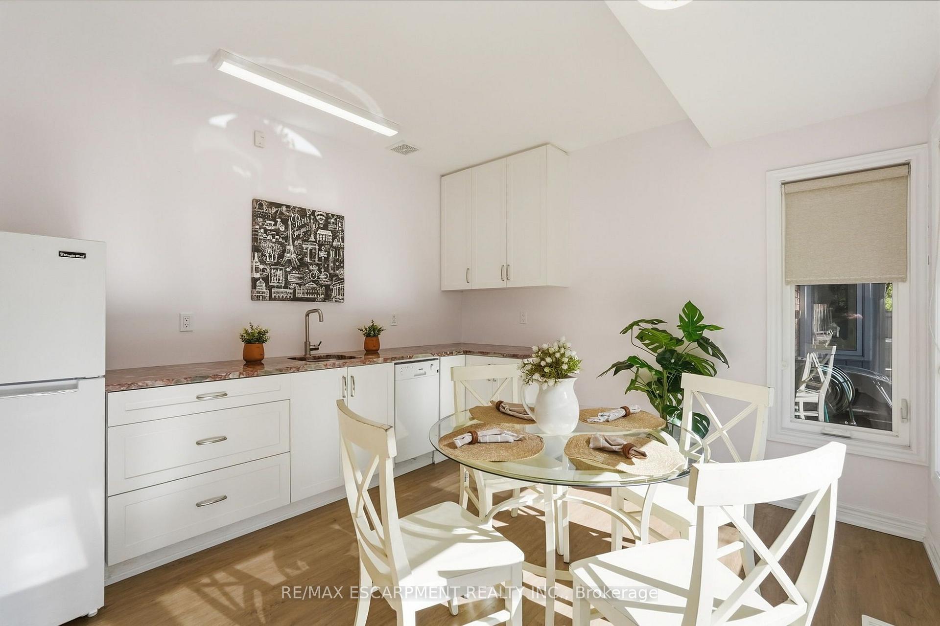 Photo 36 of 77 Flanders Drive, Hamilton, Waterdown — HOMEH