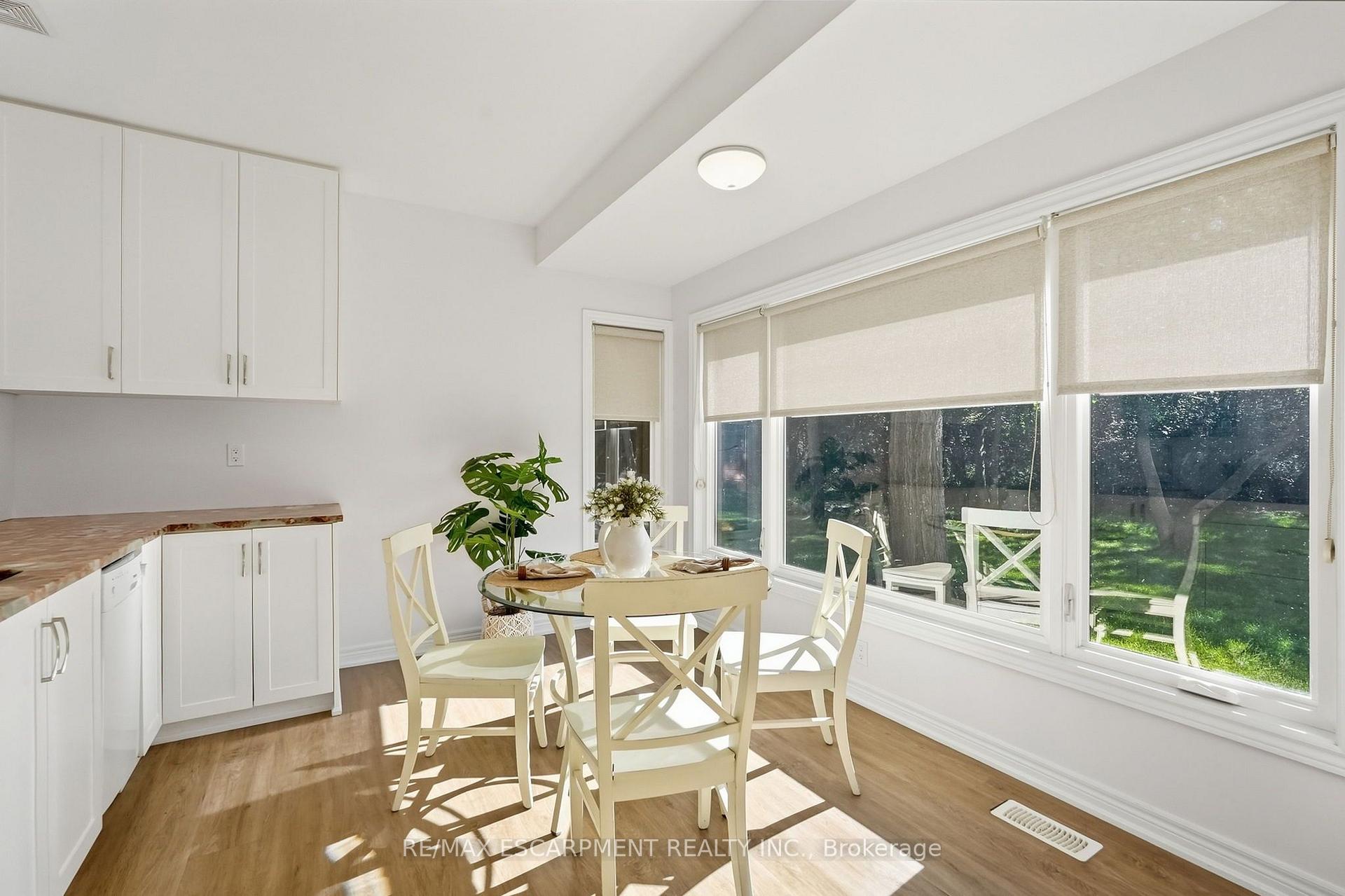 Photo 37 of 77 Flanders Drive, Hamilton, Waterdown — HOMEH