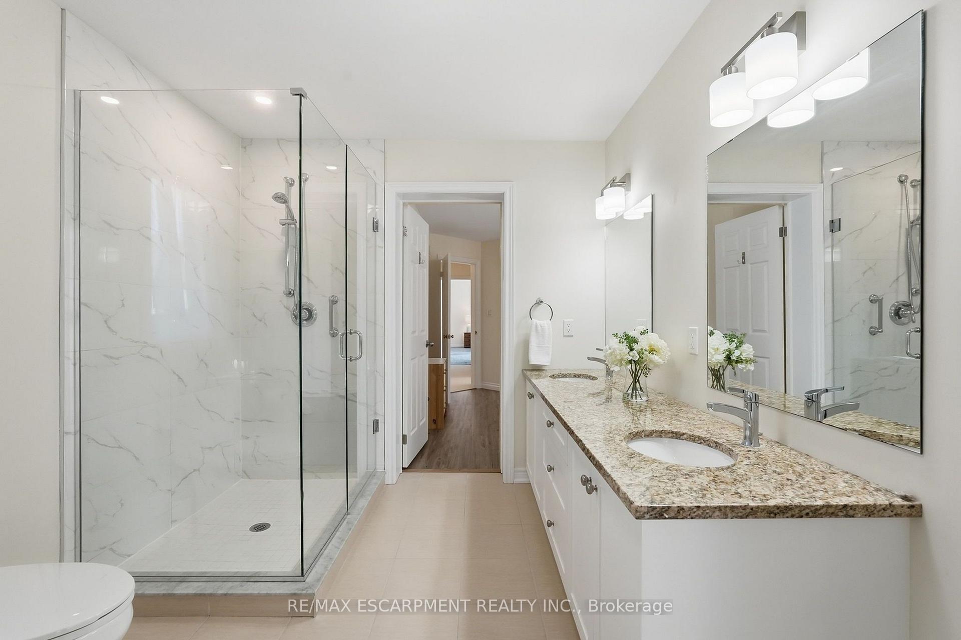 Photo 42 of 77 Flanders Drive, Hamilton, Waterdown — HOMEH