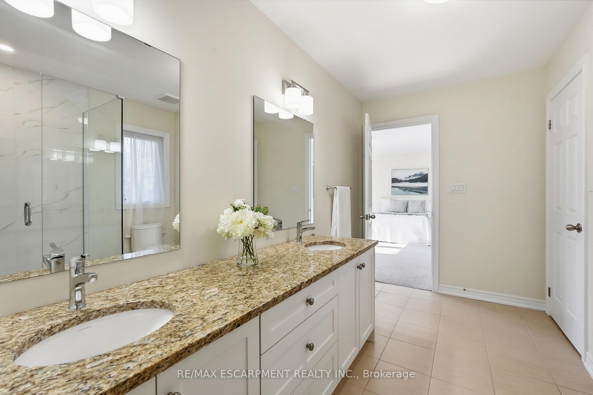 Photo 43 of 77 Flanders Drive, Hamilton, Waterdown — HOMEH