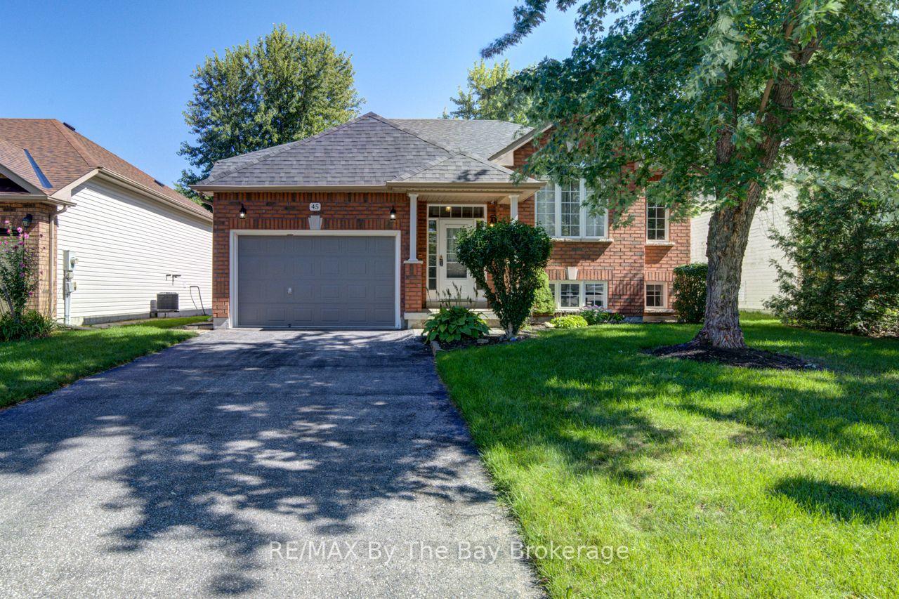 Photo 2 of 45 Rose Valley Way, Wasaga Beach — HOMEH