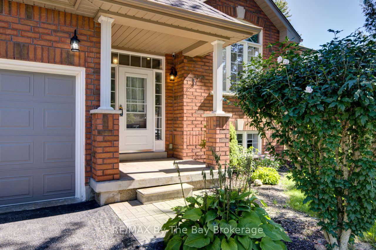 Photo 4 of 45 Rose Valley Way, Wasaga Beach — HOMEH