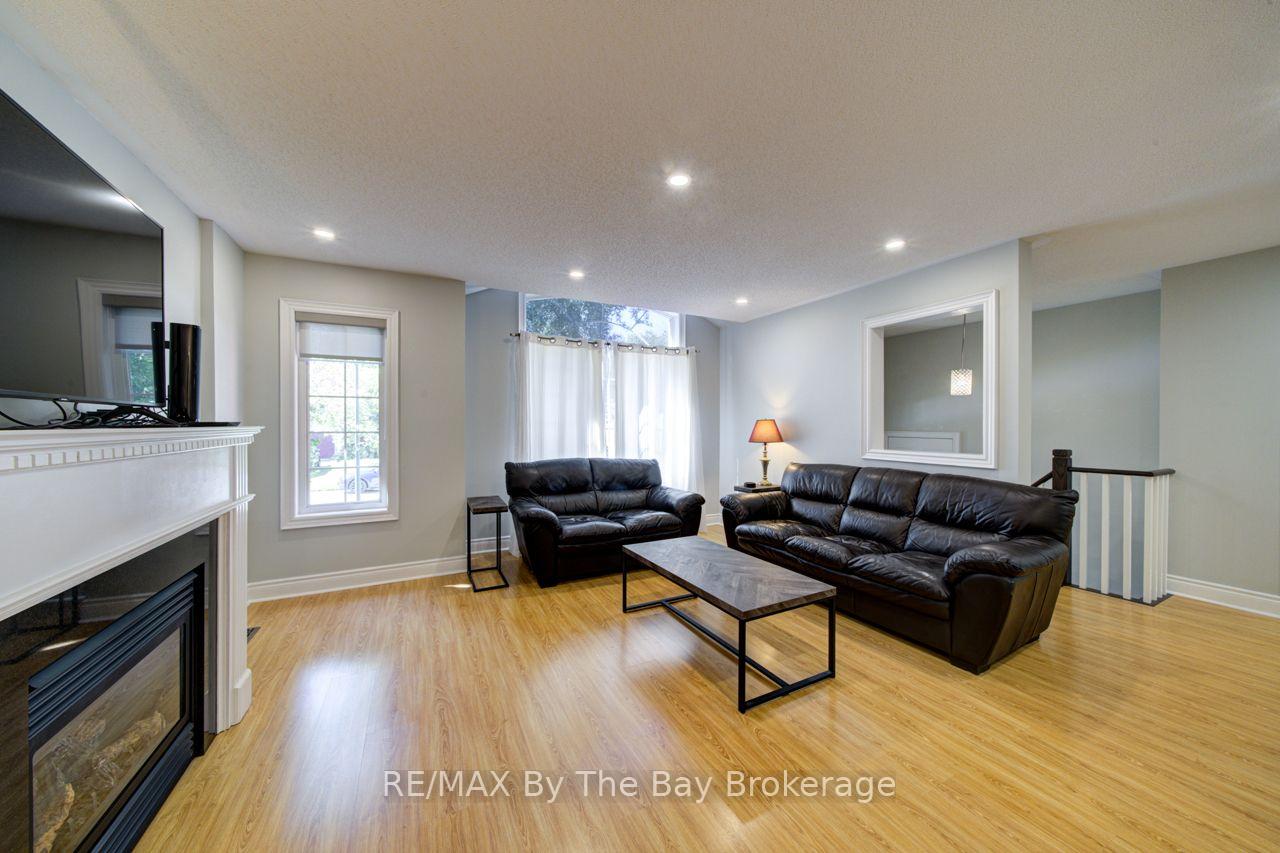 Photo 7 of 45 Rose Valley Way, Wasaga Beach — HOMEH