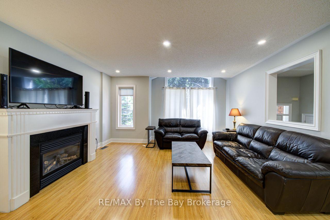 Photo 8 of 45 Rose Valley Way, Wasaga Beach — HOMEH