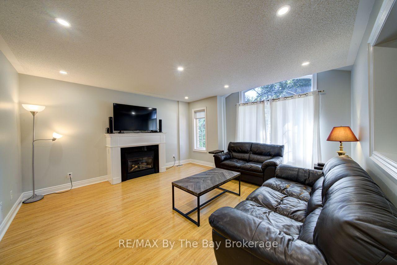 Photo 9 of 45 Rose Valley Way, Wasaga Beach — HOMEH