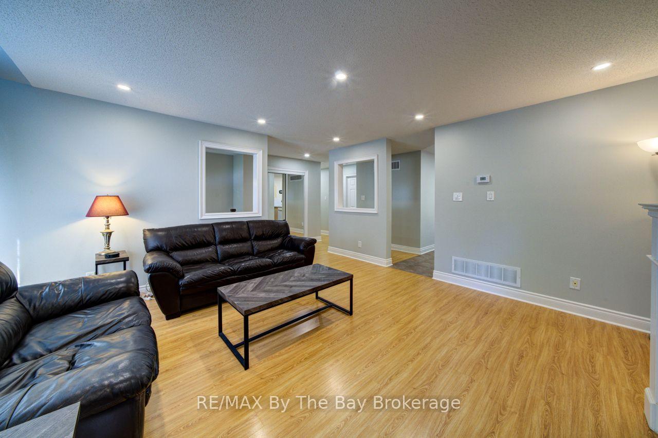 Photo 10 of 45 Rose Valley Way, Wasaga Beach — HOMEH