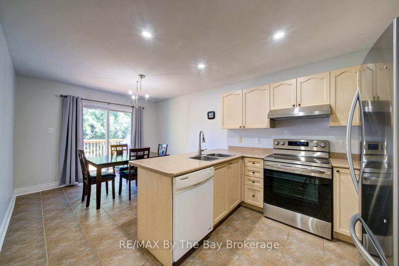 Photo 11 of 45 Rose Valley Way, Wasaga Beach — HOMEH