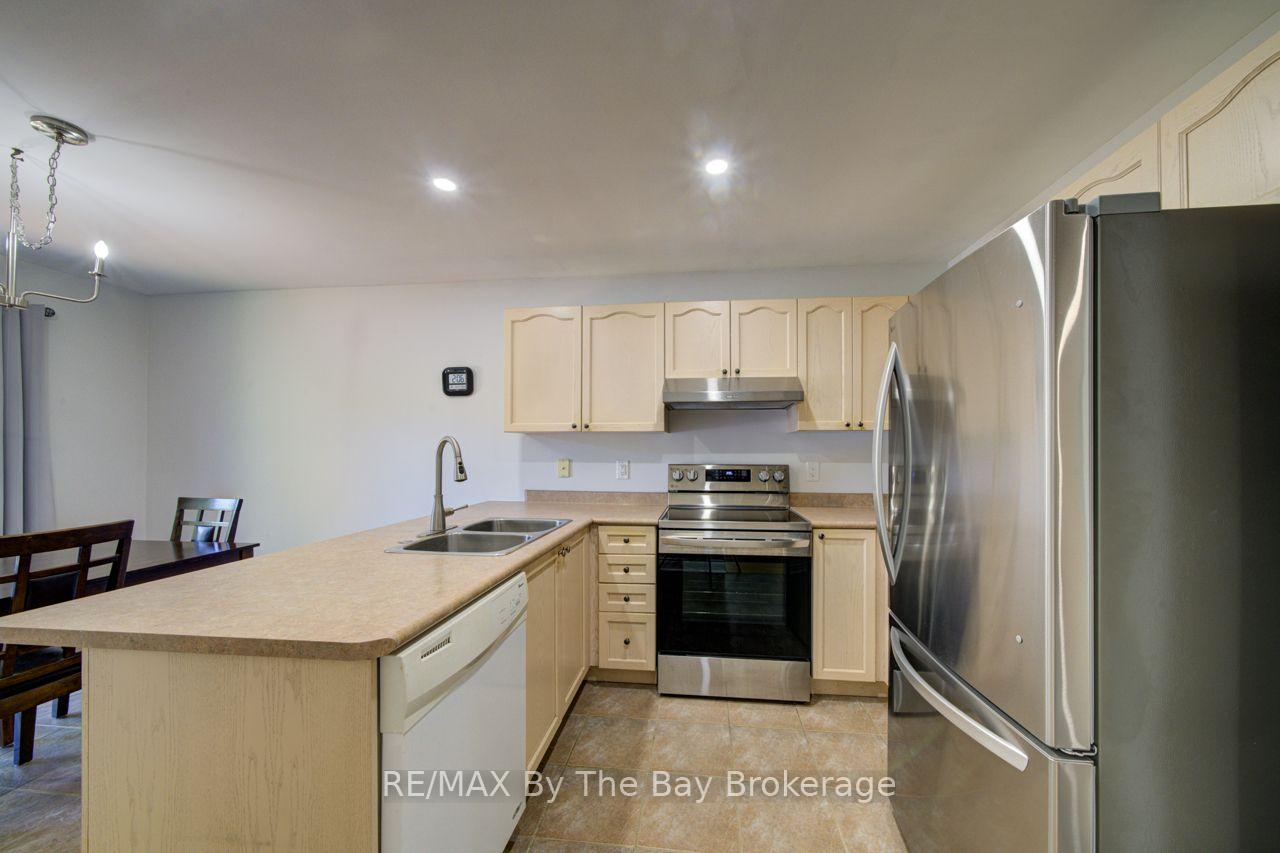 Photo 12 of 45 Rose Valley Way, Wasaga Beach — HOMEH