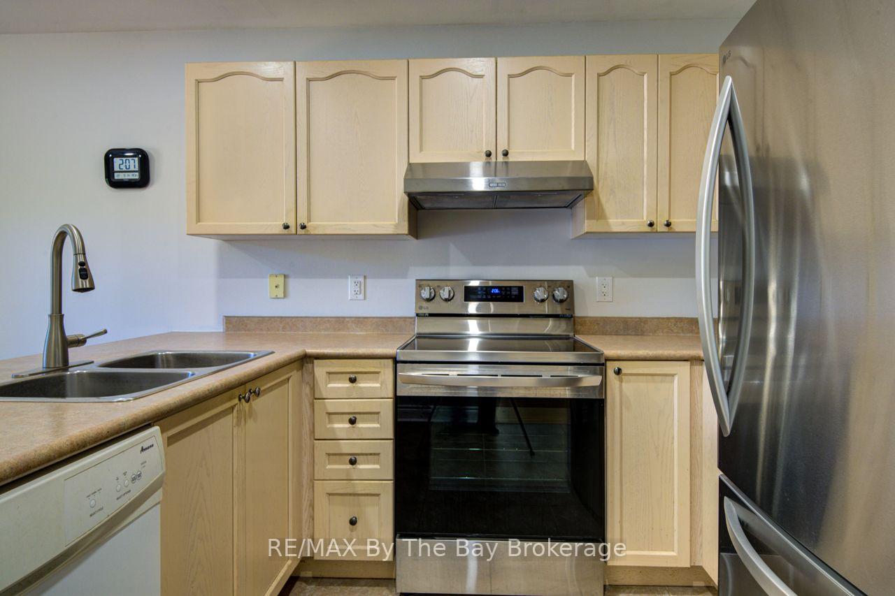 Photo 13 of 45 Rose Valley Way, Wasaga Beach — HOMEH
