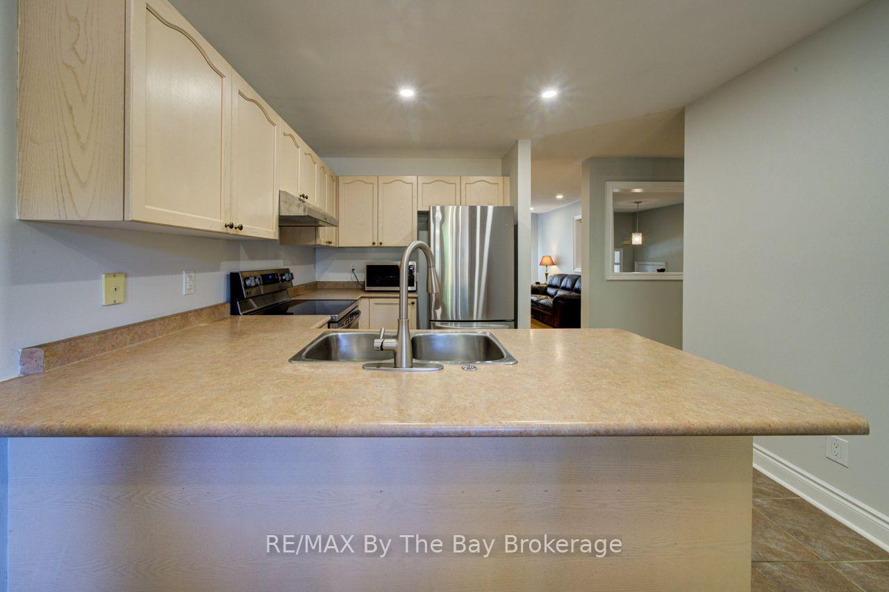 Photo 14 of 45 Rose Valley Way, Wasaga Beach — HOMEH