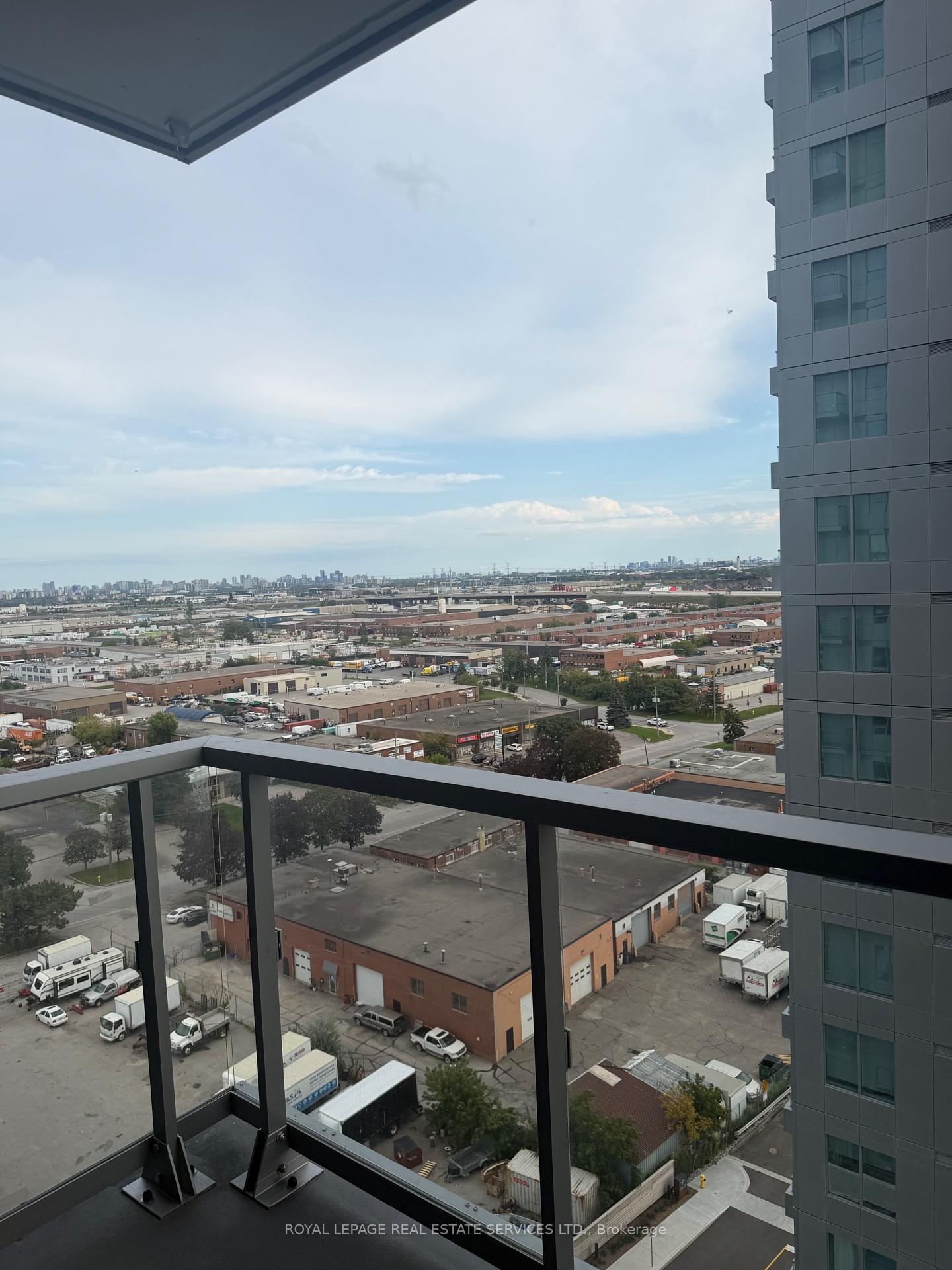Photo 12 of Unit 1307, 5 Meadowvale Road, Vaughan, Vaughan Corporate Centre — HOMEH