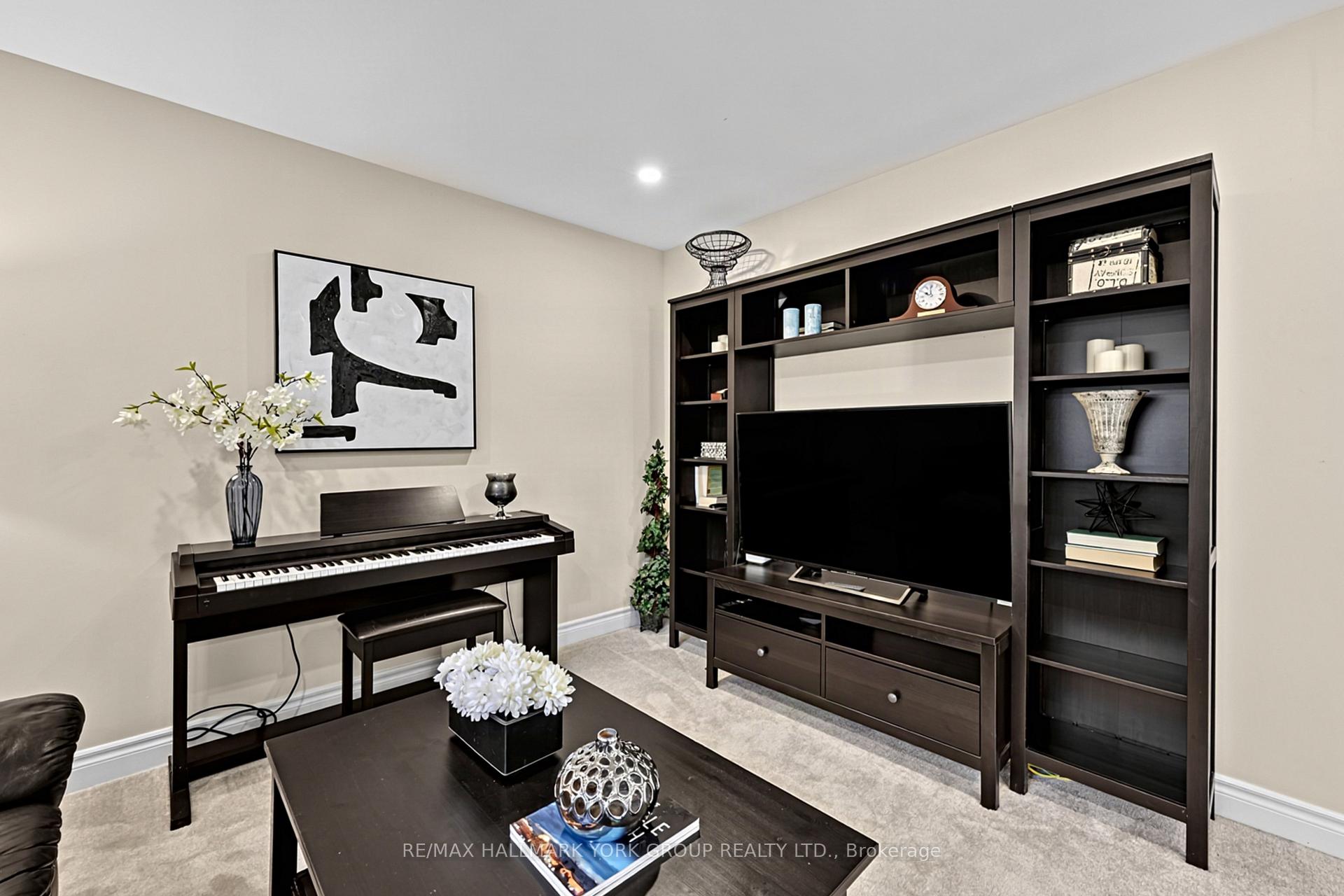 Photo 25 of 93 Julia Court, Newmarket, Central Newmarket — HOMEH