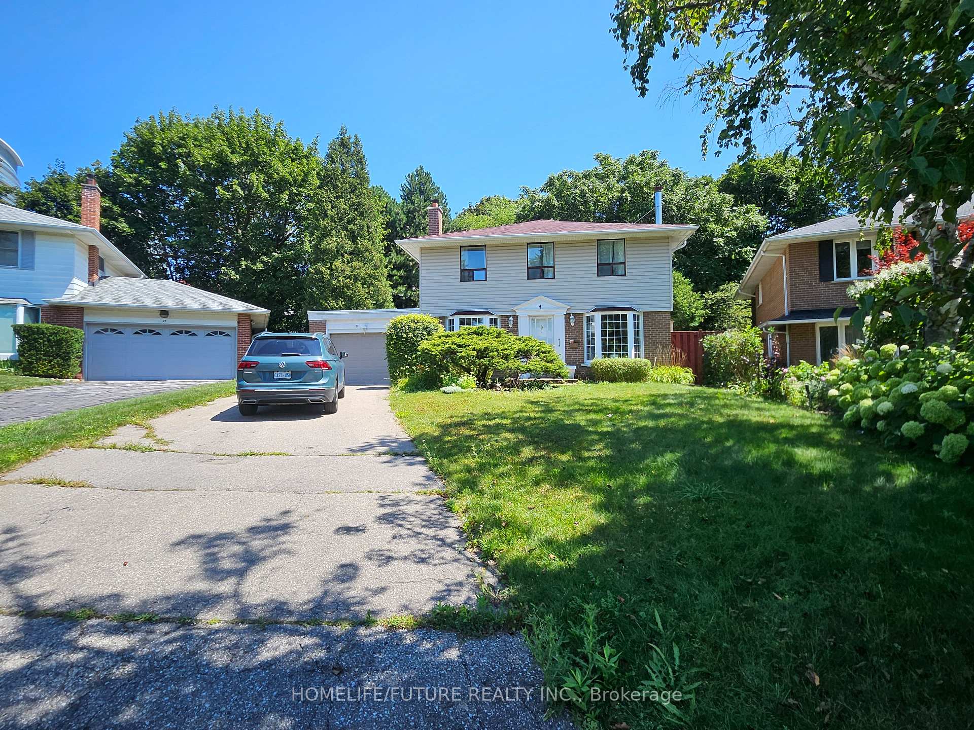 Photo 2 of 27 Ringwood Crescent, North York, Henry Farm — HOMEH